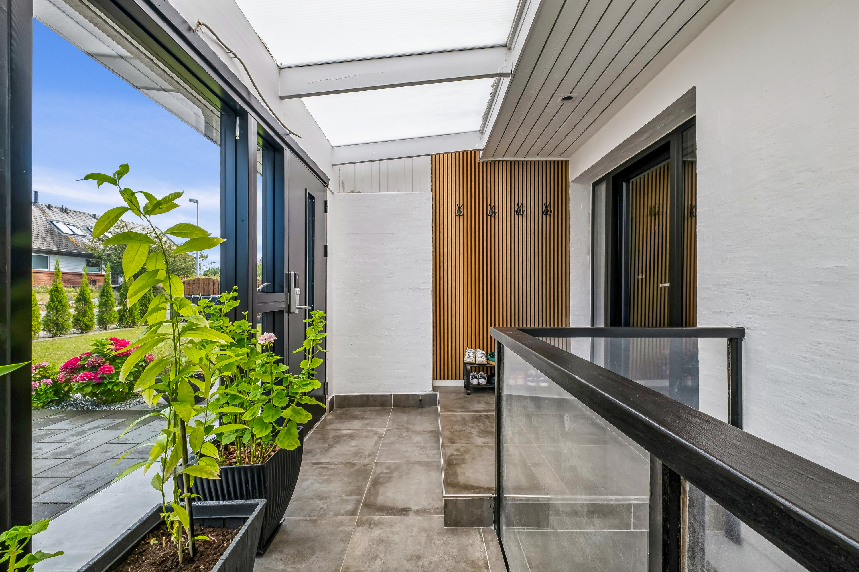 Fremhævet vindfang billede i fuldskærmstilstand. Billede af Rønnevej 19, 8700 Horsens