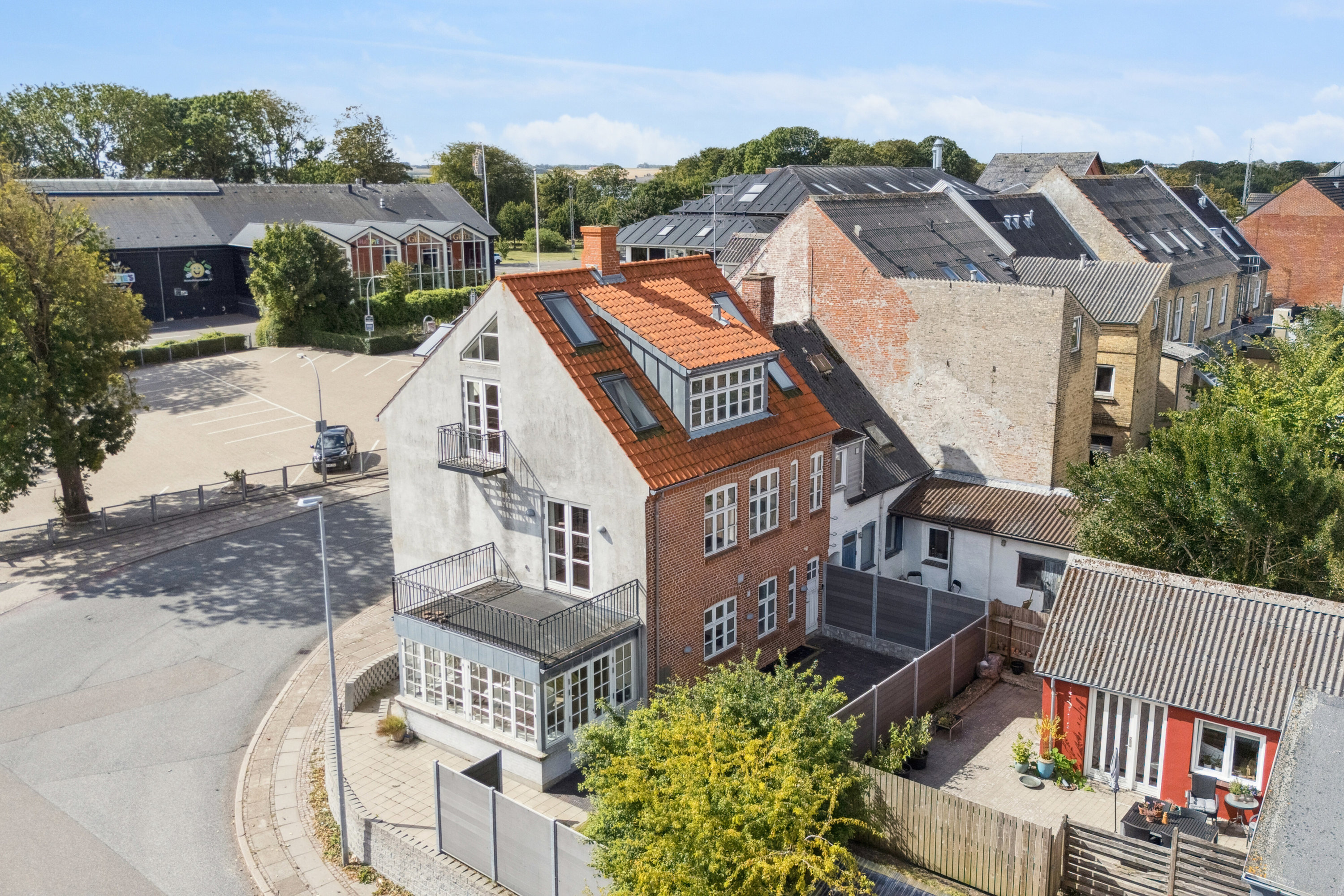 Fremhævet set fra vejen billede i fuldskærmstilstand. Billede af Jernbanegade 8, 7700 Thisted