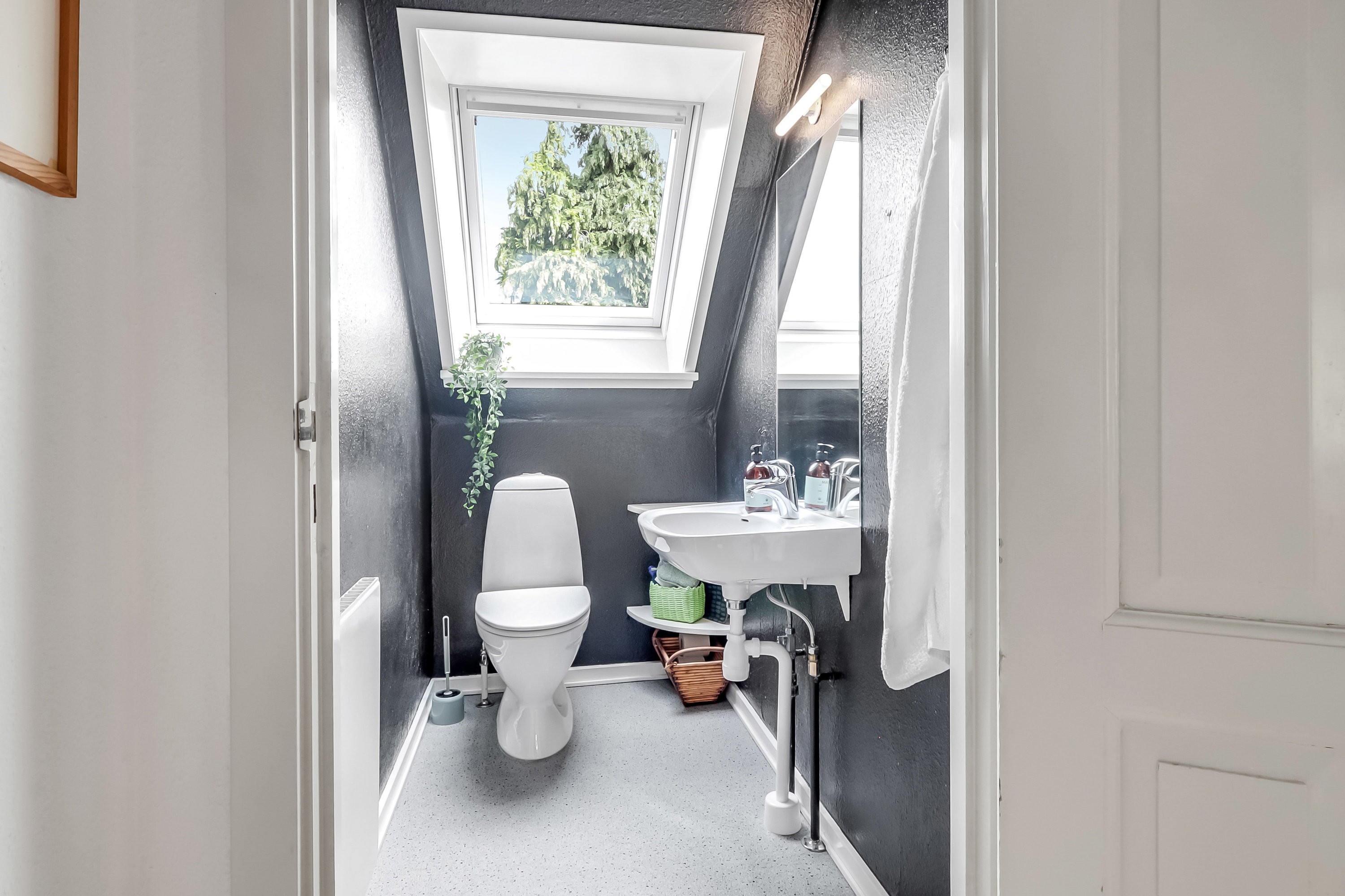 Fremhævet toilet billede i fuldskærmstilstand. Billede af Østergade 44, 5881 Skårup Fyn