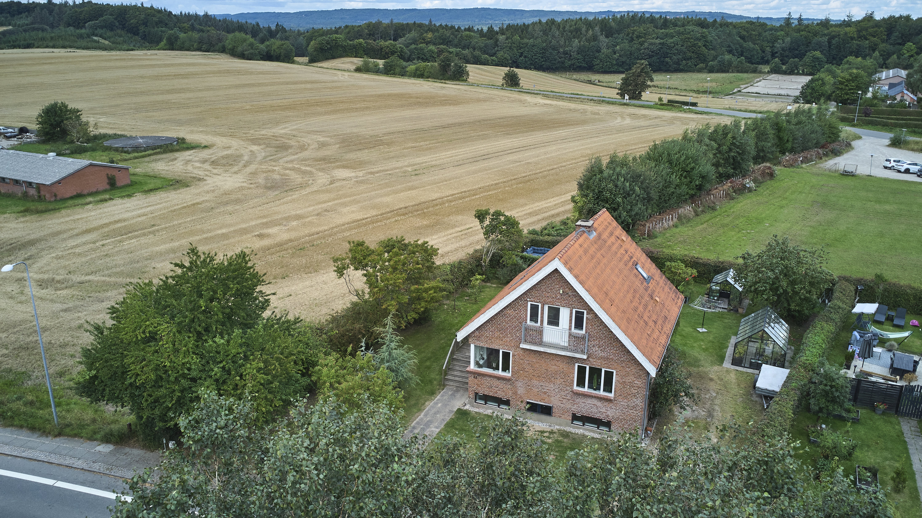 Fremhævet luftfoto billede i fuldskærmstilstand. Billede af Holmedal 43, Voerladegård, 8660 Skanderborg