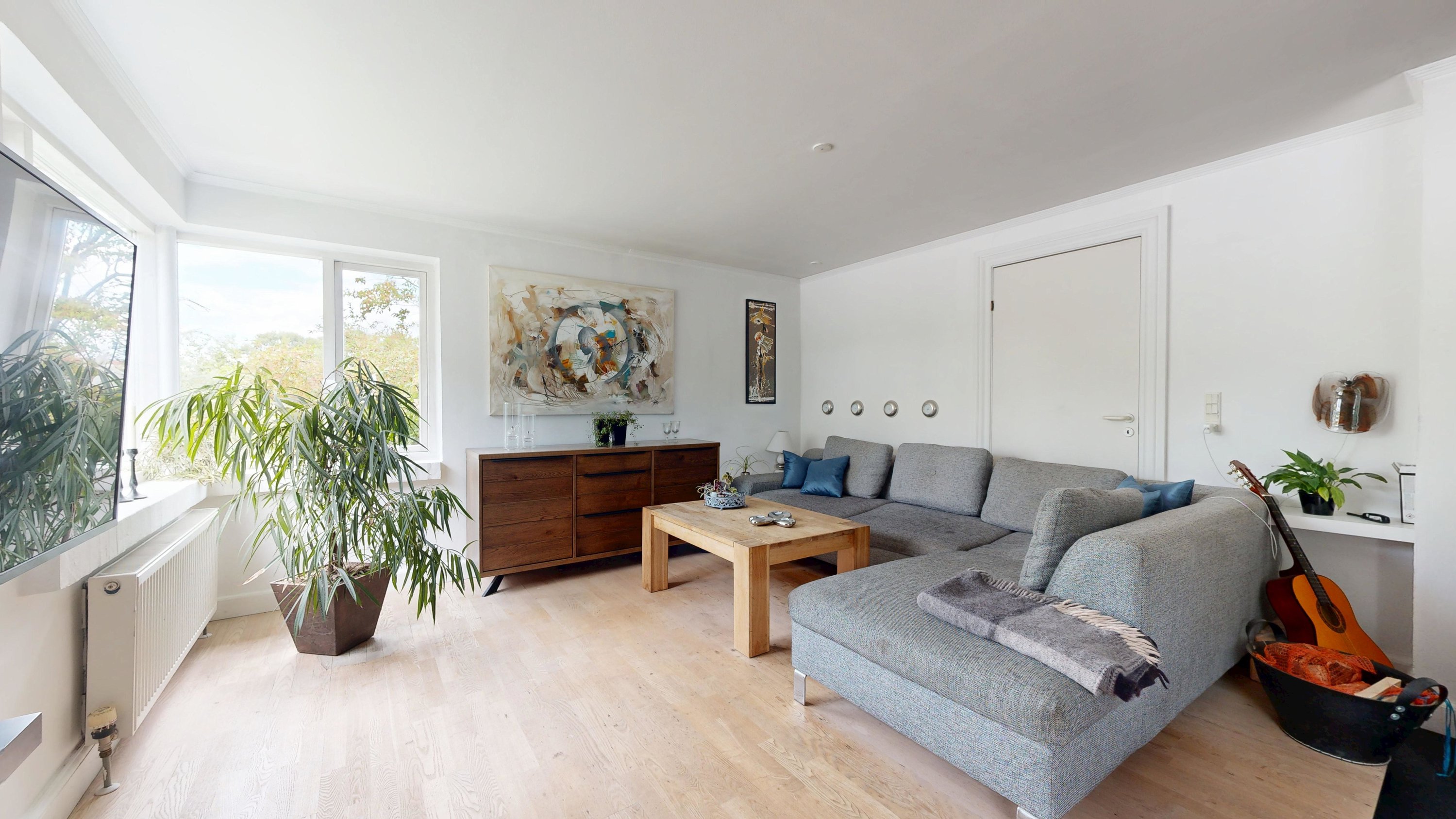 Fremhævet stue billede i fuldskærmstilstand. Billede af Holmedal 43, Voerladegård, 8660 Skanderborg