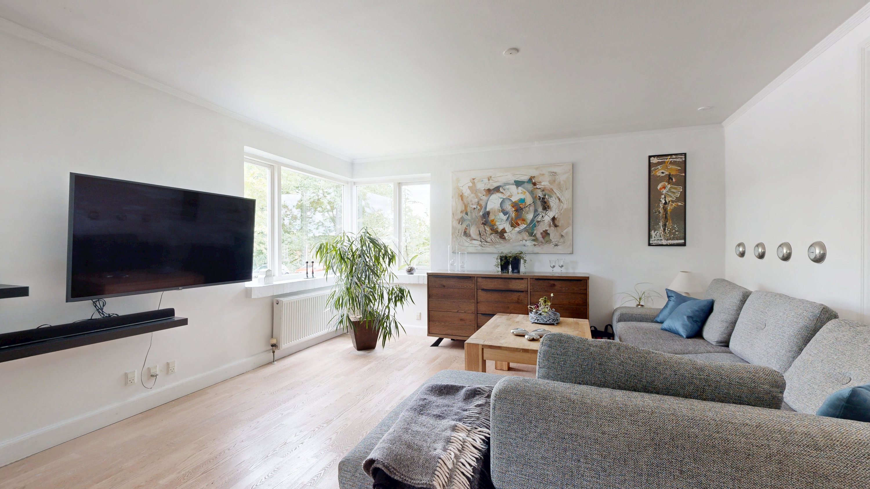 Fremhævet stue billede i fuldskærmstilstand. Billede af Holmedal 43, Voerladegård, 8660 Skanderborg