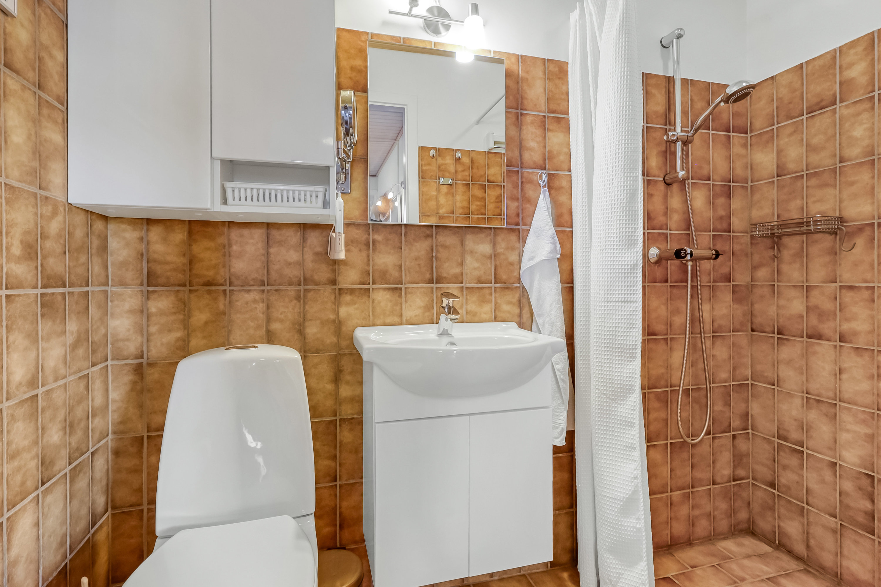 Fremhævet badeværelse billede i fuldskærmstilstand. Billede af Thorsvang 26, Tåsinge, 5700 Svendborg