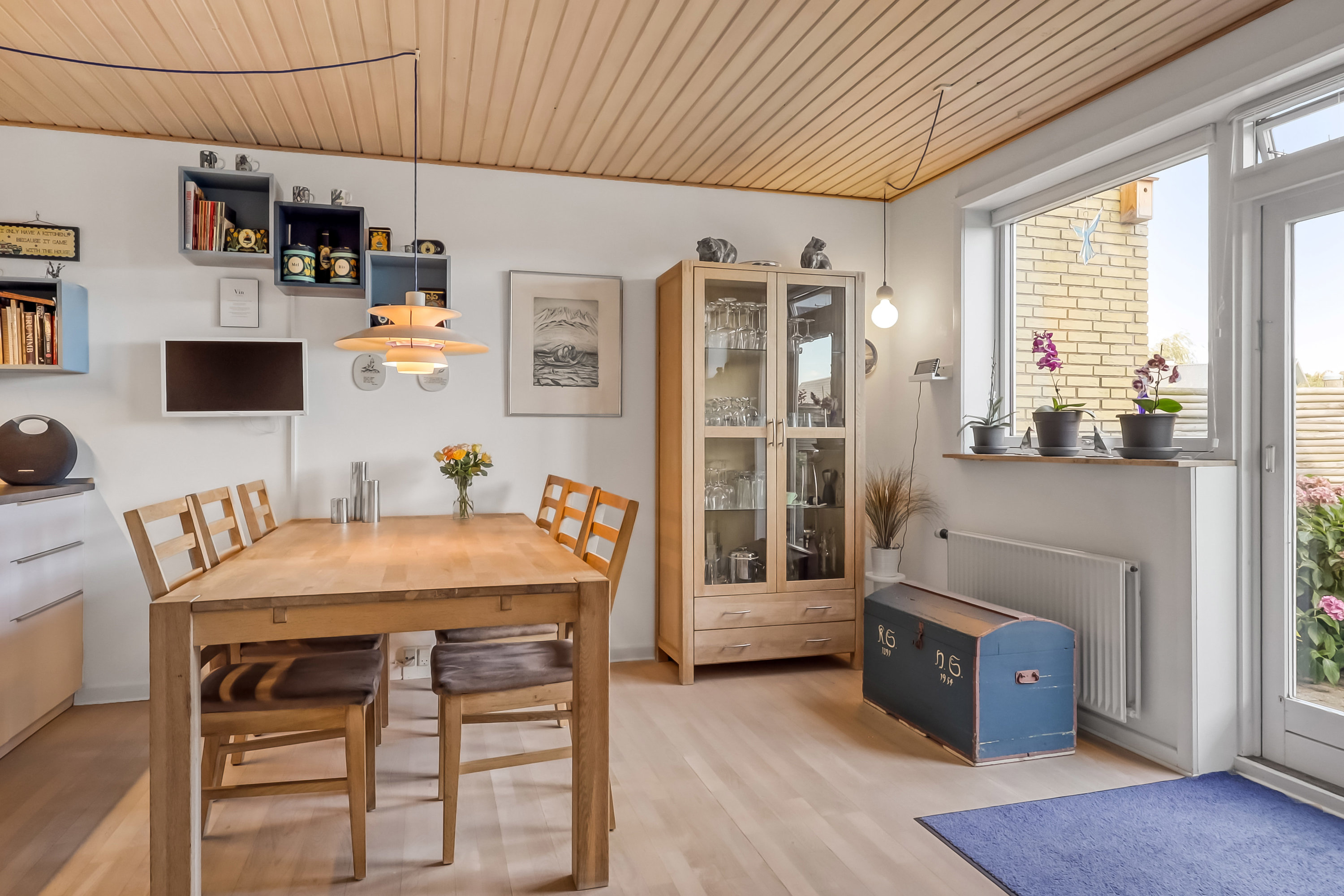 Fremhævet stue billede i fuldskærmstilstand. Billede af Thorsvang 26, Tåsinge, 5700 Svendborg