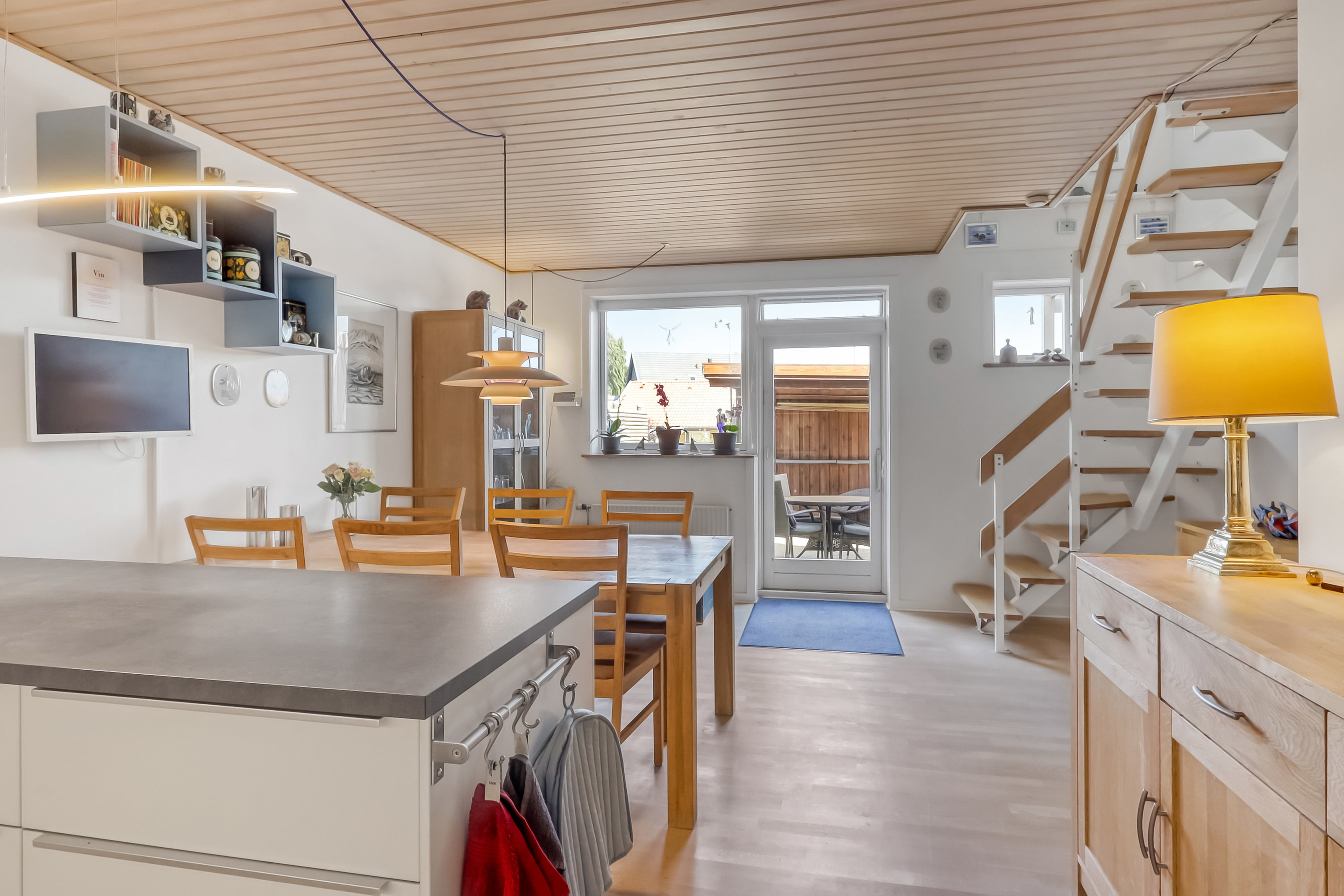 Fremhævet stue billede i fuldskærmstilstand. Billede af Thorsvang 26, Tåsinge, 5700 Svendborg