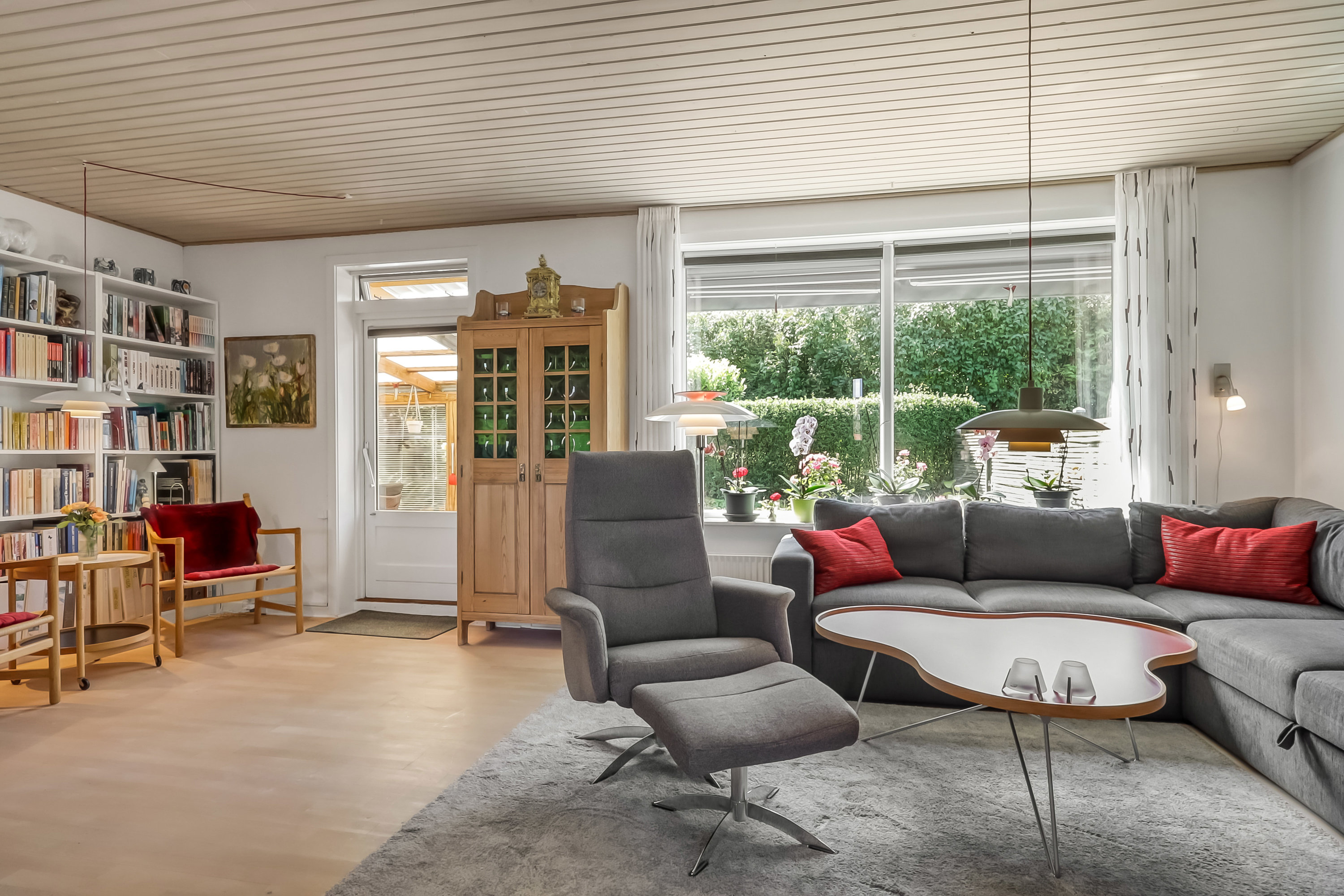 Fremhævet stue billede i fuldskærmstilstand. Billede af Thorsvang 26, Tåsinge, 5700 Svendborg