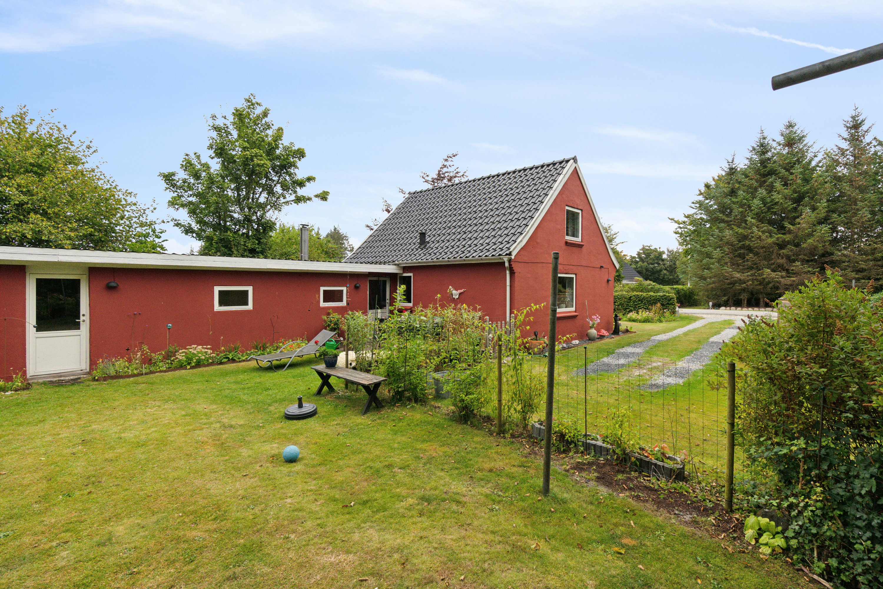 Fremhævet set fra haven billede i fuldskærmstilstand. Billede af Nørbyvej 1, Tved, 7700 Thisted