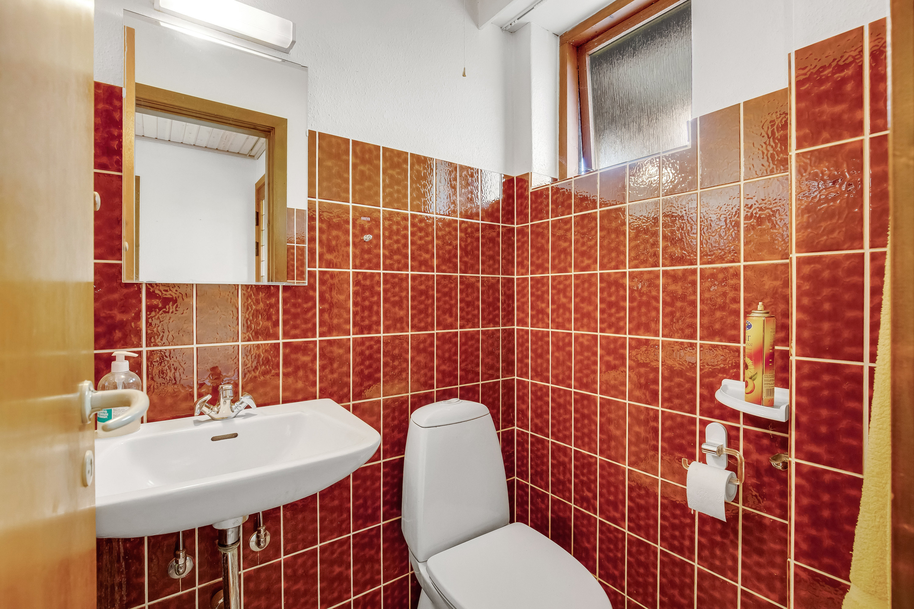 Fremhævet toilet billede i fuldskærmstilstand. Billede af Lokesvej 22, 4873 Væggerløse