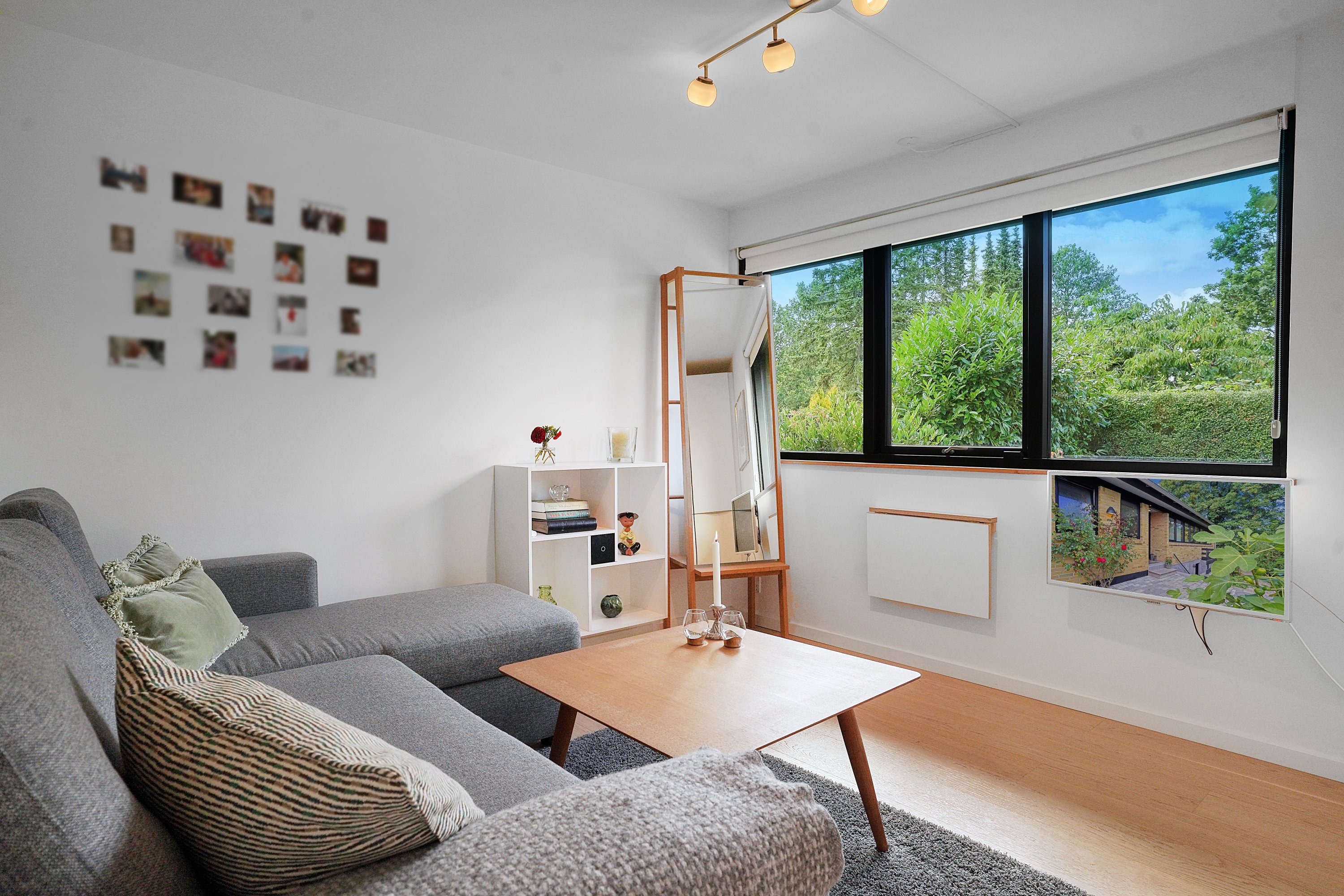 Fremhævet stue billede i fuldskærmstilstand. Billede af Rasmus Knudsens Vej 36, 3000 Helsingør