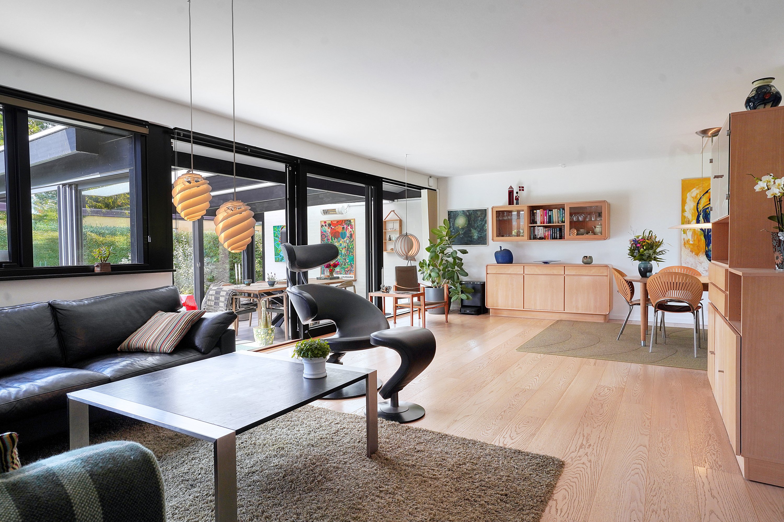 Fremhævet stue billede i fuldskærmstilstand. Billede af Rasmus Knudsens Vej 36, 3000 Helsingør