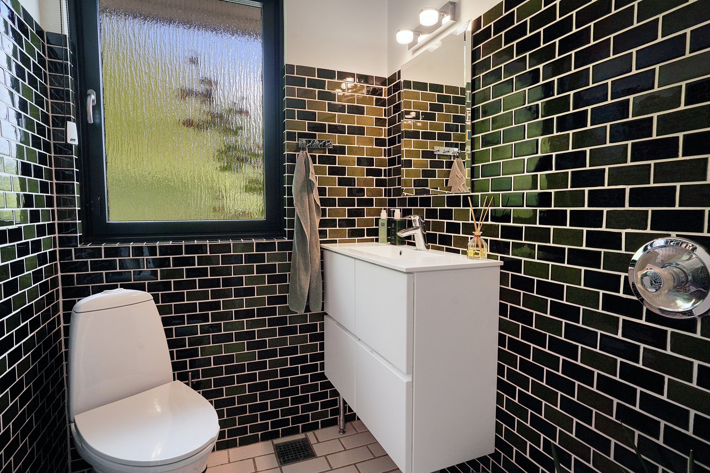 Fremhævet wc billede i fuldskærmstilstand. Billede af Rasmus Knudsens Vej 36, 3000 Helsingør