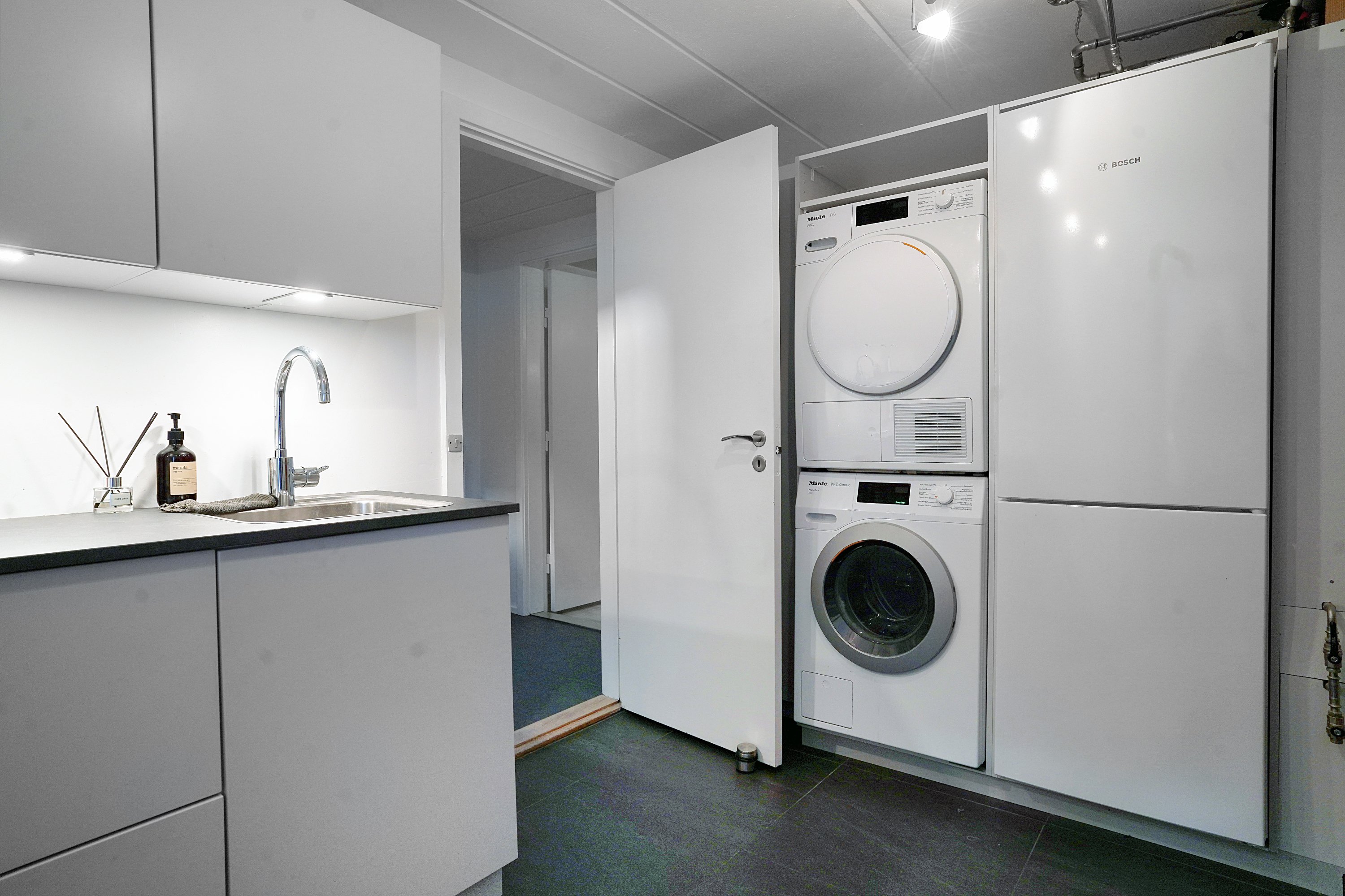 Fremhævet vaskerum billede i fuldskærmstilstand. Billede af Rasmus Knudsens Vej 36, 3000 Helsingør
