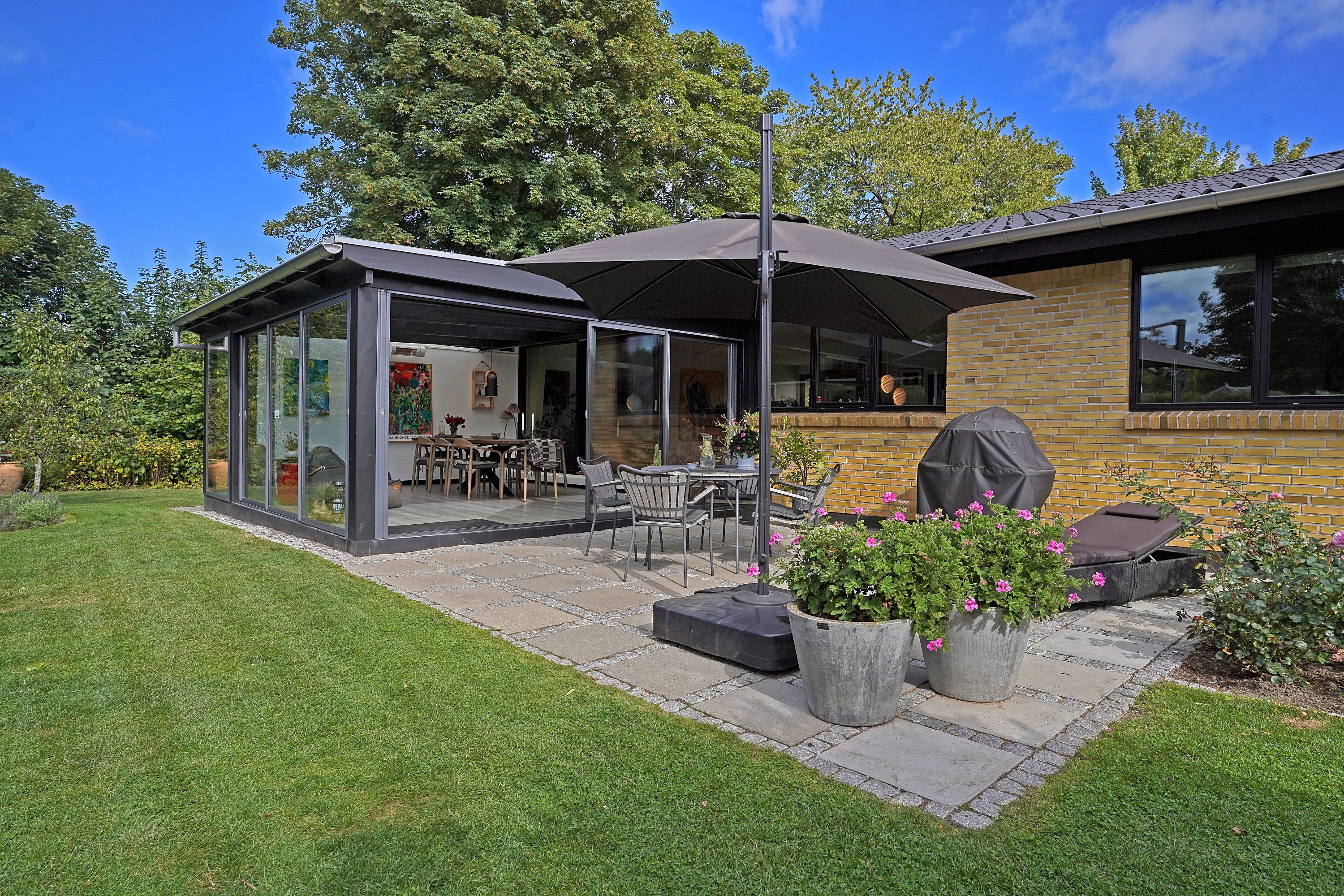 Fremhævet terrasse billede i fuldskærmstilstand. Billede af Rasmus Knudsens Vej 36, 3000 Helsingør