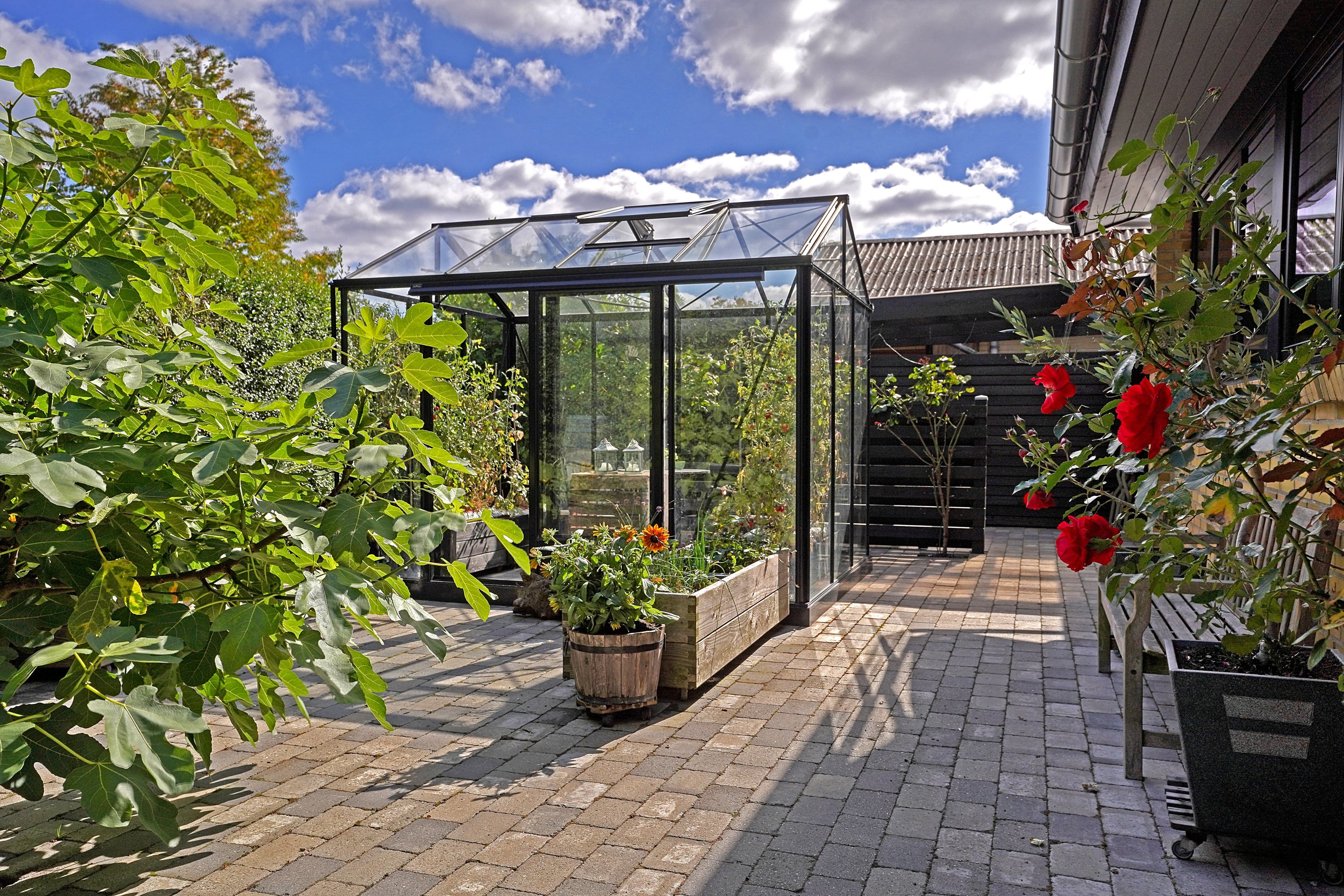 Fremhævet terrasse billede i fuldskærmstilstand. Billede af Rasmus Knudsens Vej 36, 3000 Helsingør