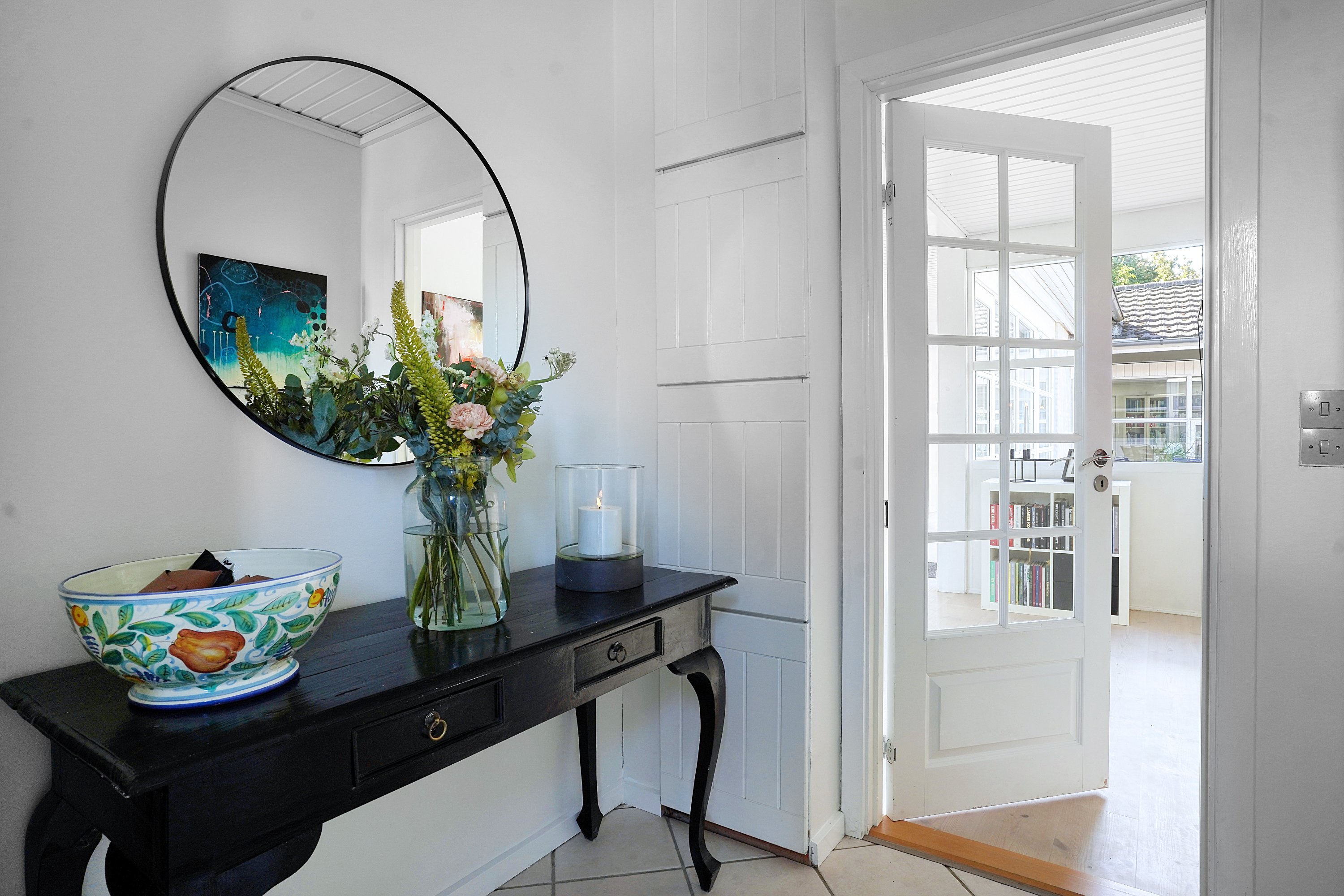 Fremhævet entré billede i fuldskærmstilstand. Billede af Rønnebærvej 27, 3400 Hillerød