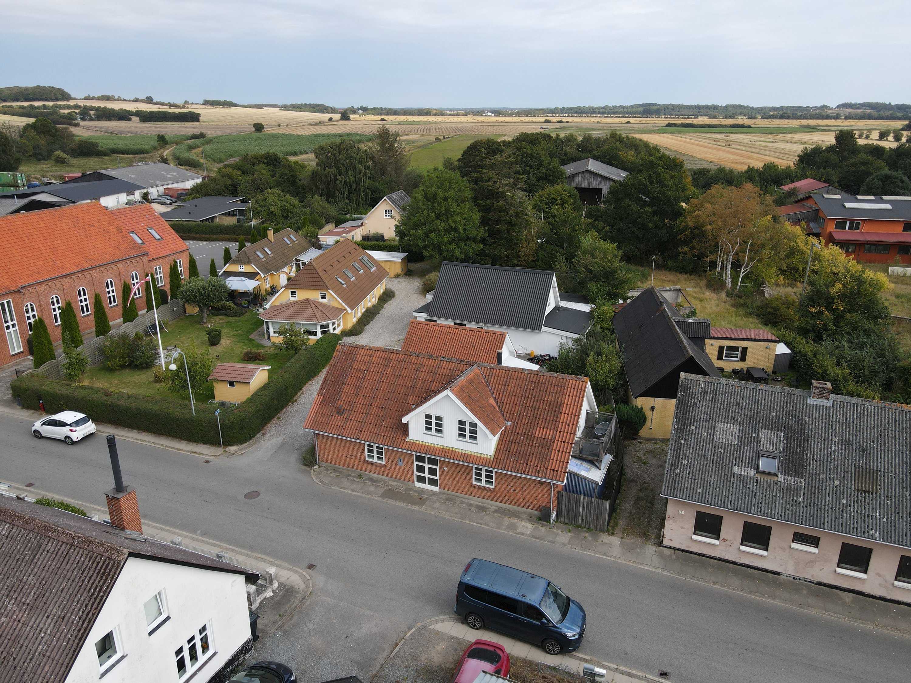 Fremhævet drone billede i fuldskærmstilstand. Billede af Gudumvej 53, 9260 Gistrup