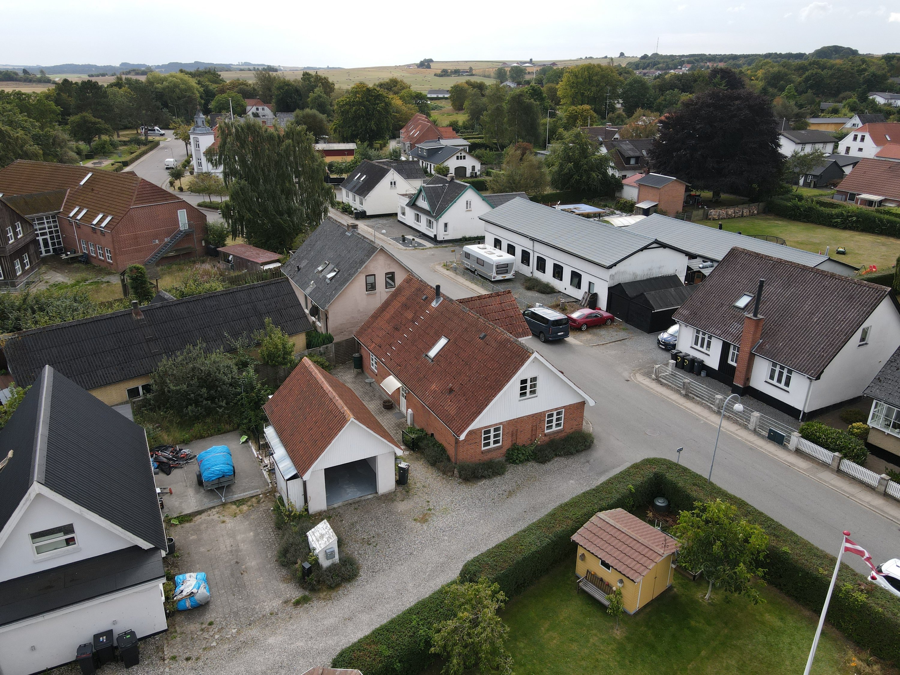 Fremhævet drone billede i fuldskærmstilstand. Billede af Gudumvej 53, 9260 Gistrup
