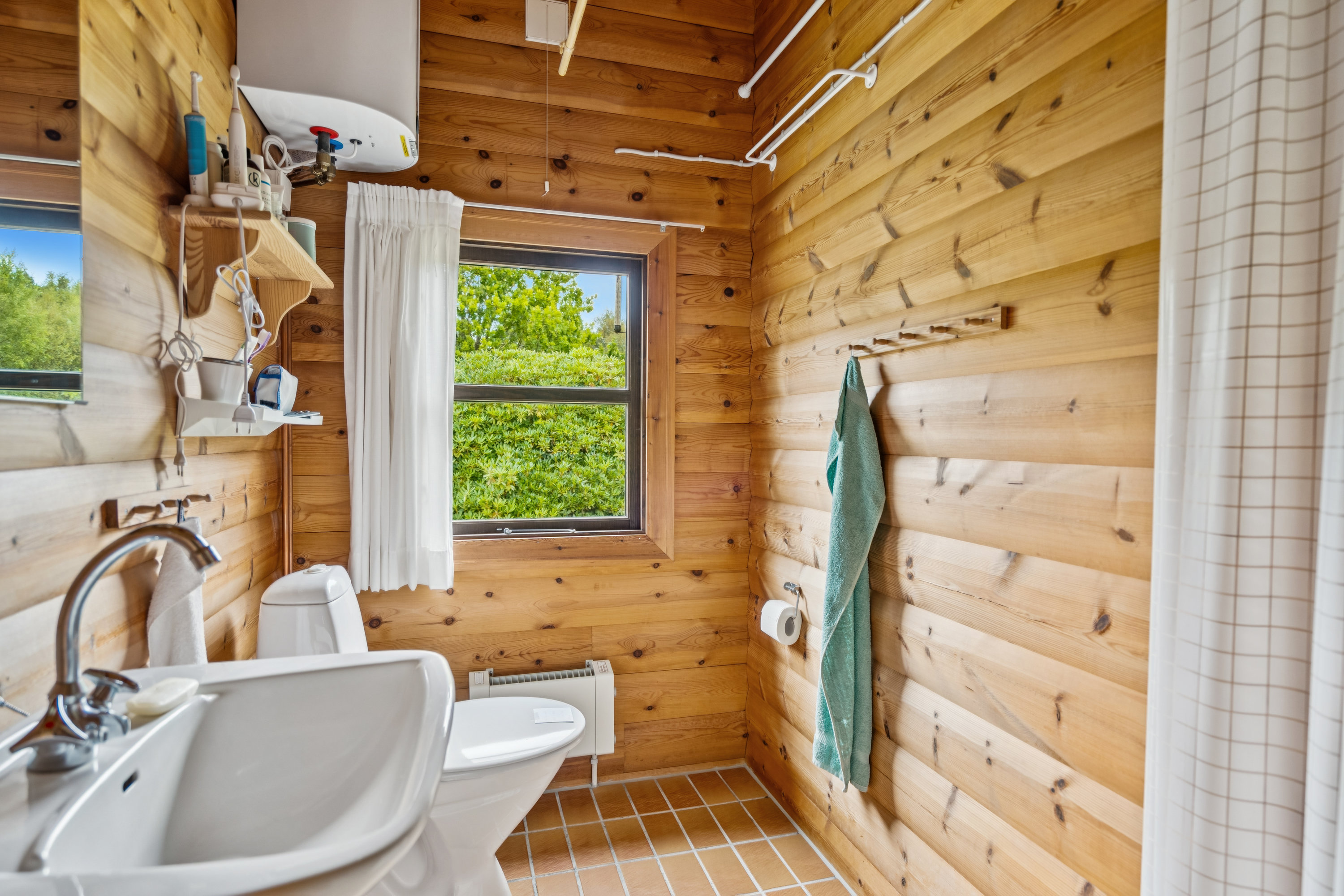 Fremhævet badeværelse billede i fuldskærmstilstand. Billede af Skovduevej 4, Østerby, 9940 Læsø