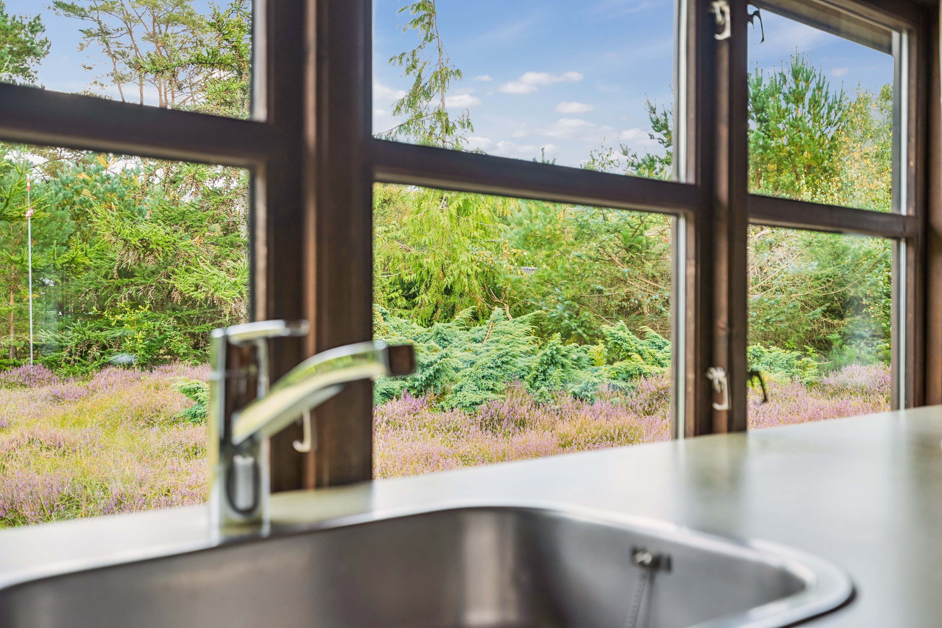 Fremhævet køkken billede i fuldskærmstilstand. Billede af Skovduevej 4, Østerby, 9940 Læsø