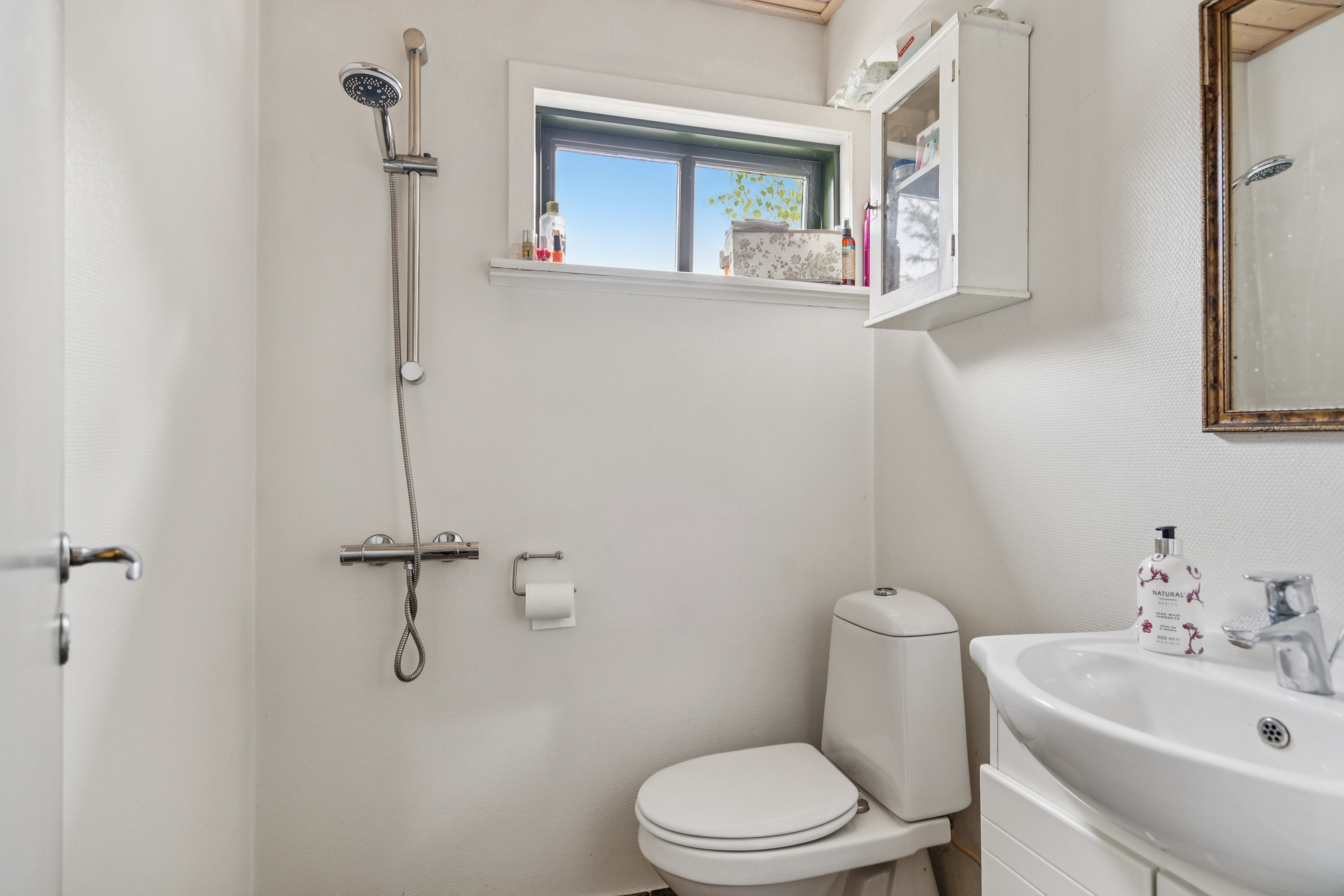 Fremhævet badeværelse billede i fuldskærmstilstand. Billede af Ternevej 2, Østerby Havn, 9940 Læsø