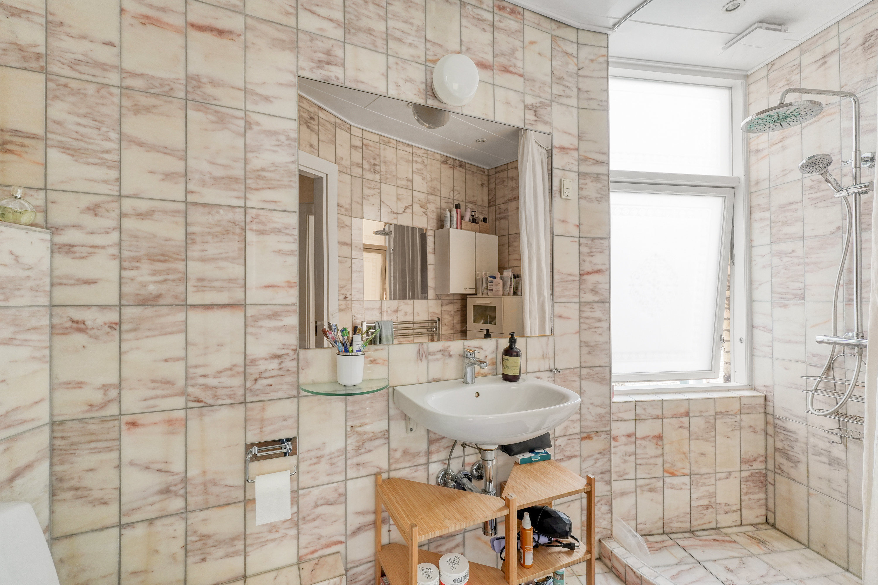 Fremhævet andet billede i fuldskærmstilstand. Billede af Amicisvej 21, 1., 1852 Frederiksberg C