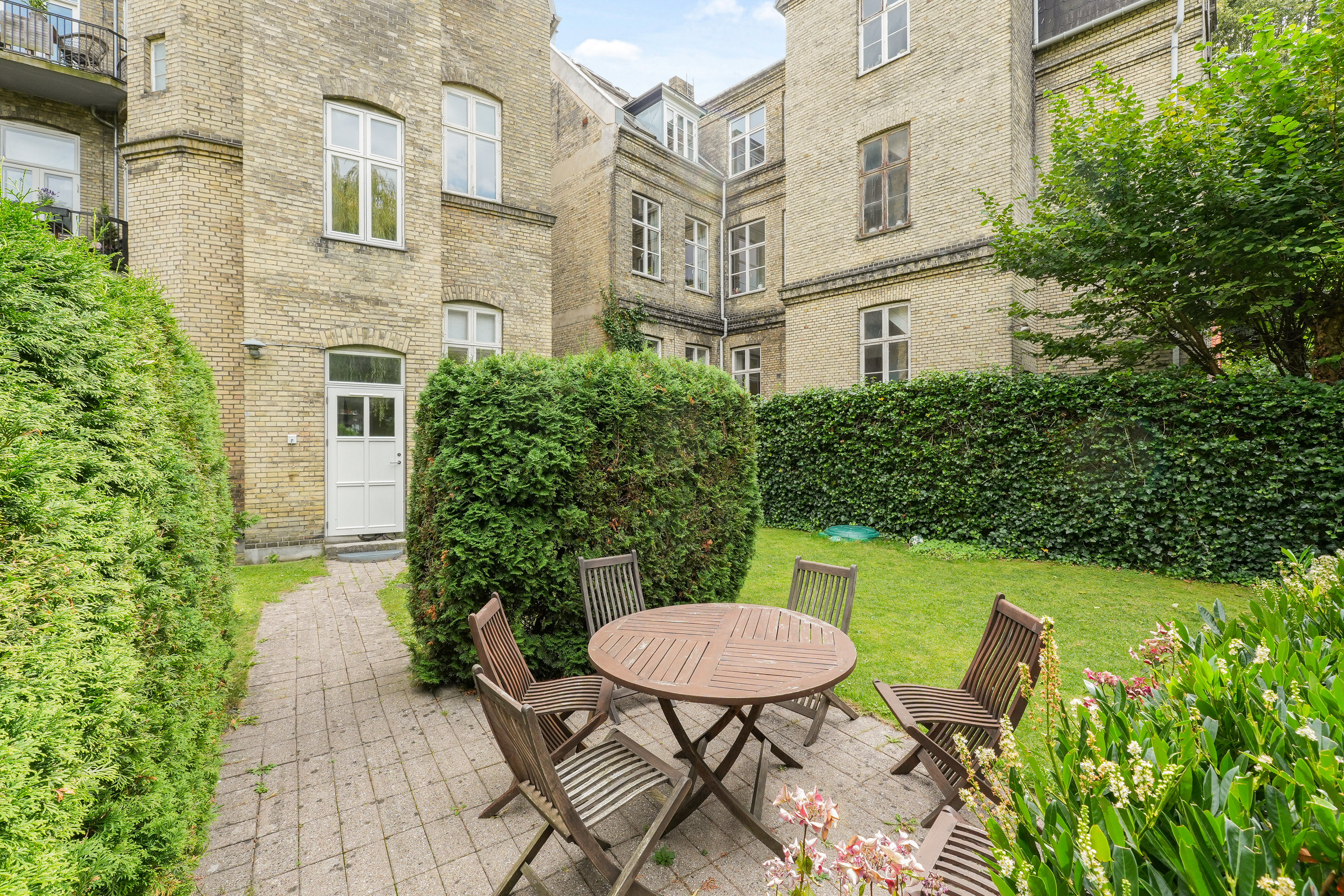 Fremhævet andet billede i fuldskærmstilstand. Billede af Amicisvej 21, 1., 1852 Frederiksberg C