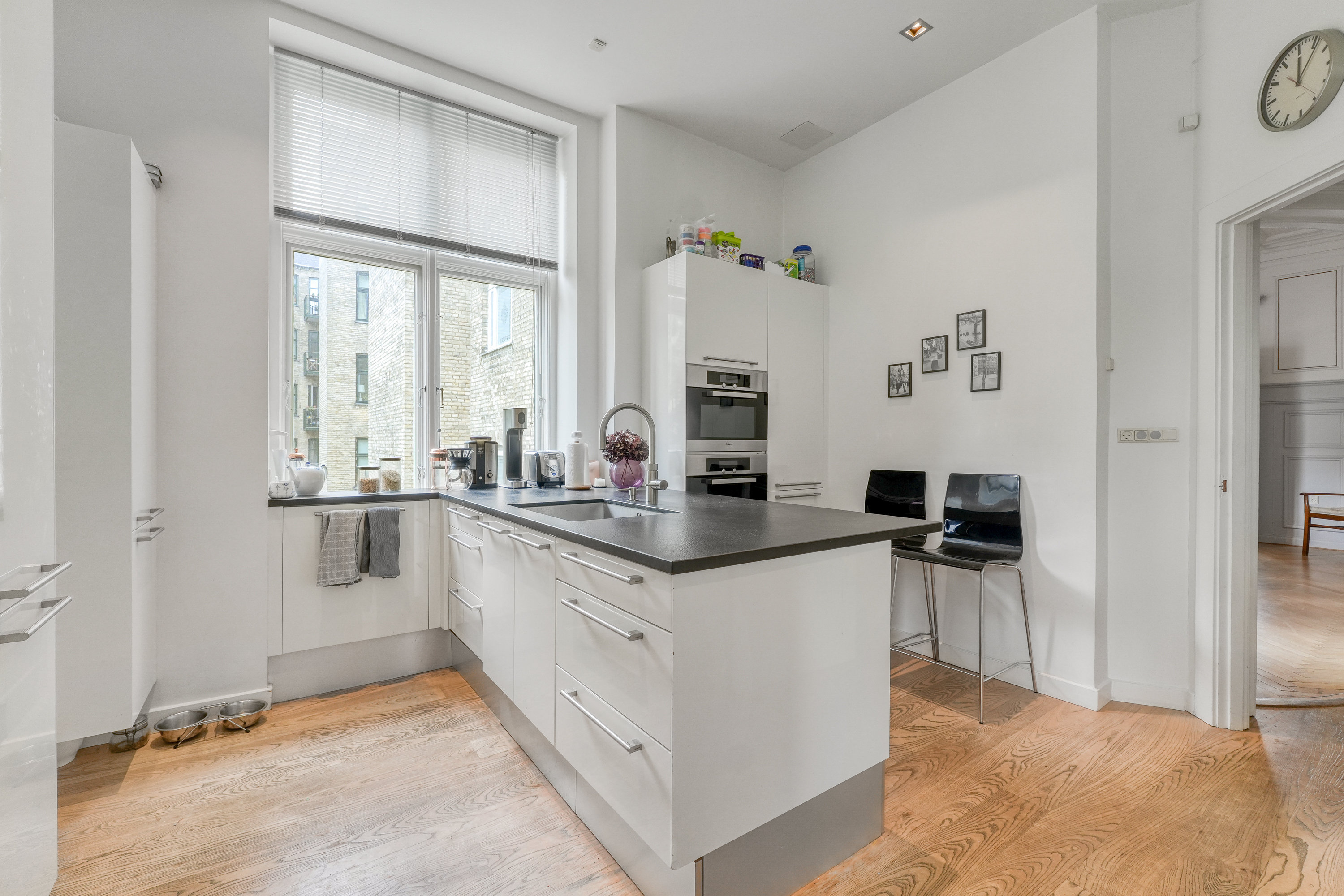 Fremhævet andet billede i fuldskærmstilstand. Billede af Amicisvej 21, 1., 1852 Frederiksberg C