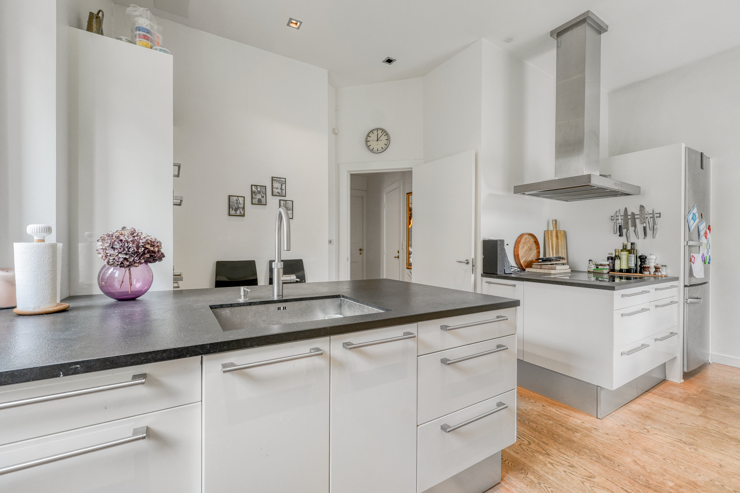 Fremhævet andet billede i fuldskærmstilstand. Billede af Amicisvej 21, 1., 1852 Frederiksberg C