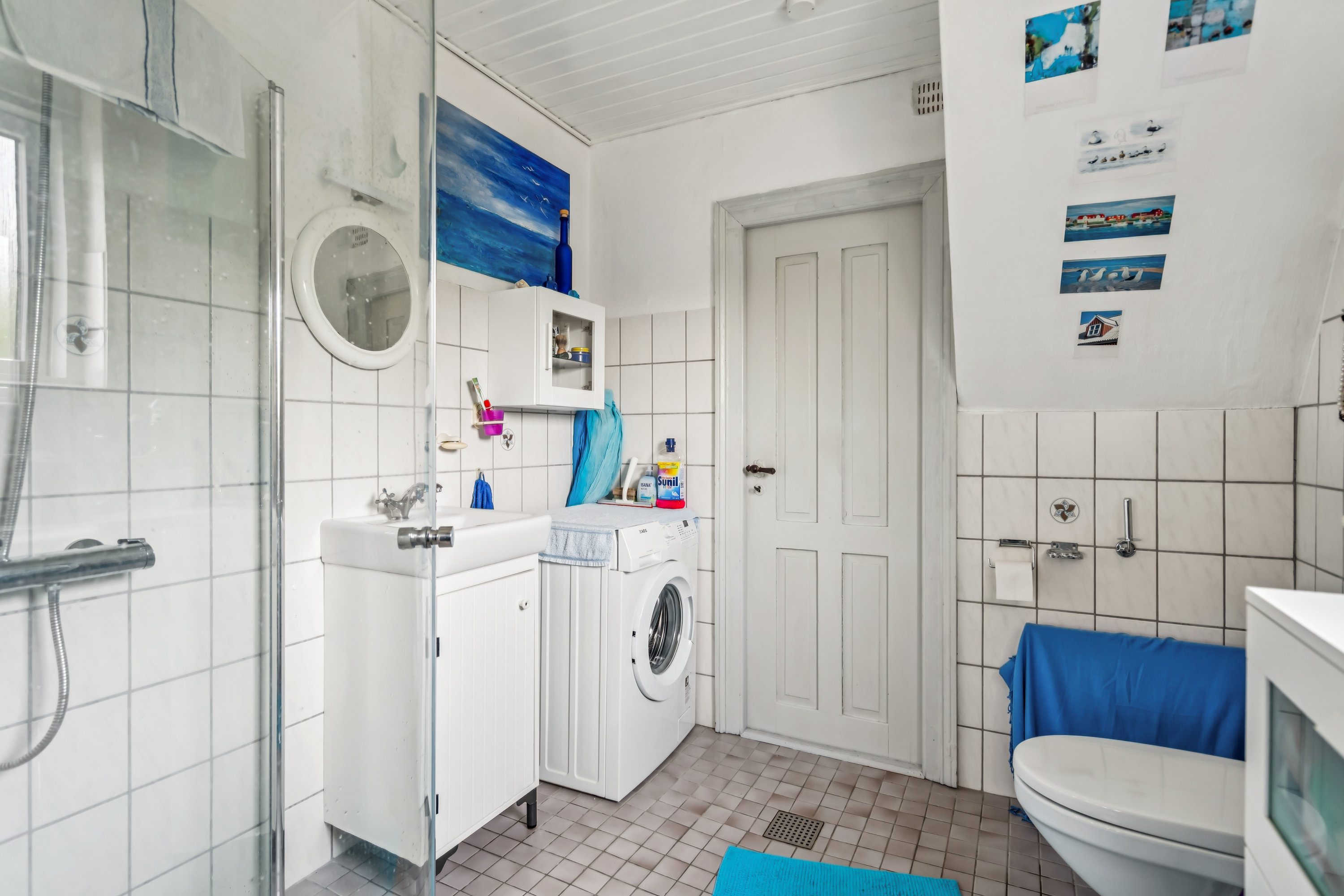 Fremhævet badeværelse billede i fuldskærmstilstand. Billede af Strandvejen 4, Vesterø Havn, 9940 Læsø