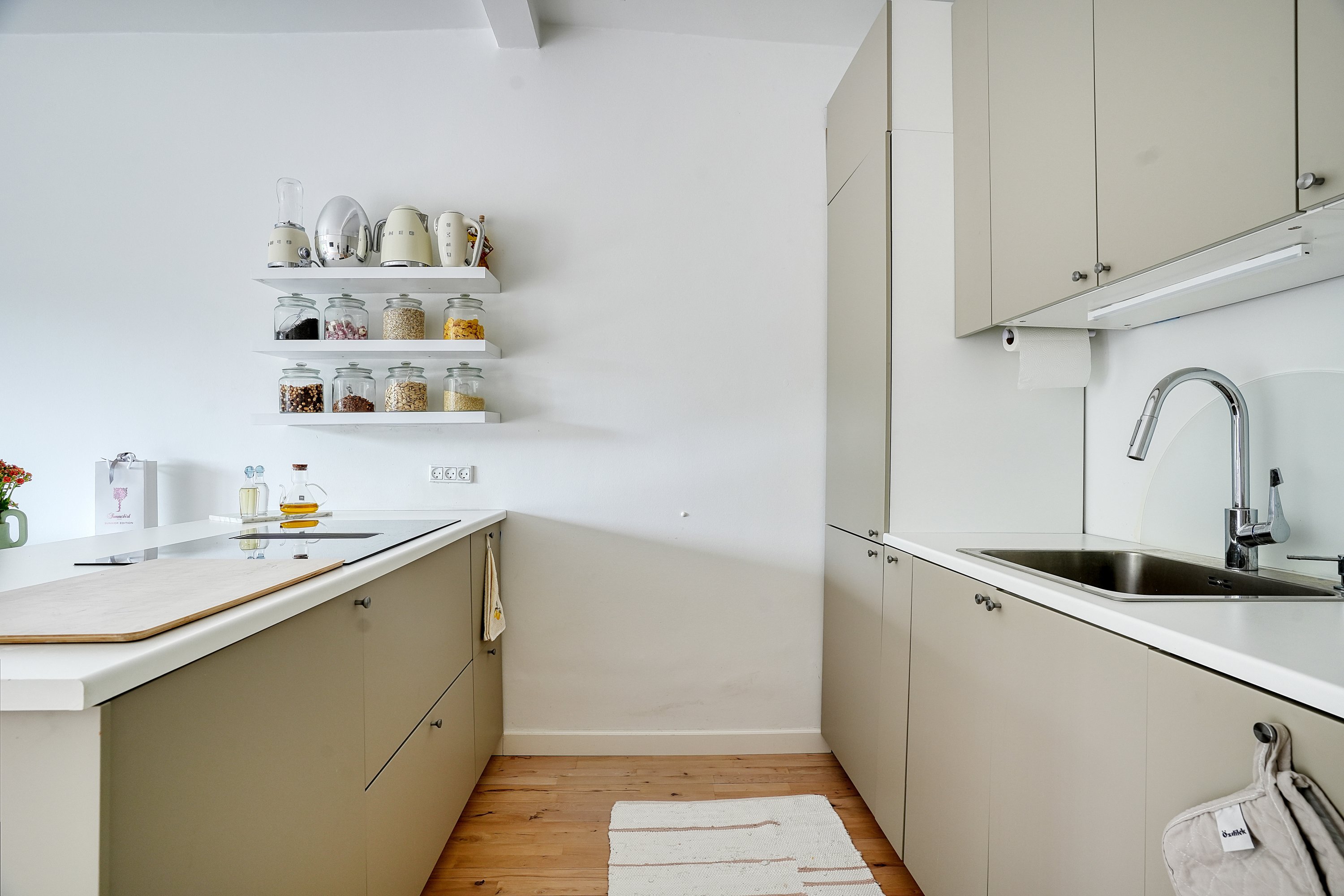 Fremhævet køkken billede i fuldskærmstilstand. Billede af Listedvej 96, 1. th., 2770 Kastrup