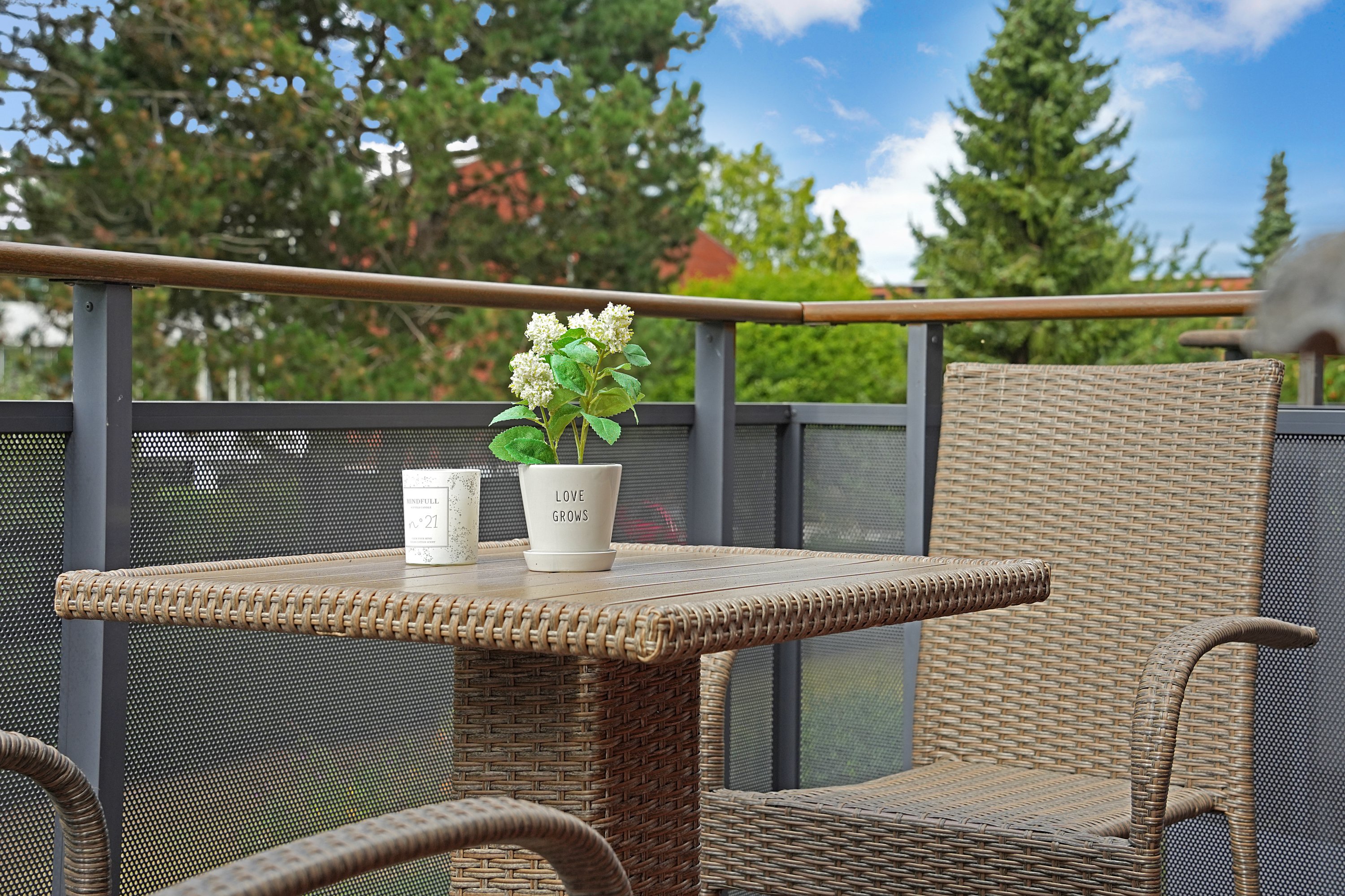 Fremhævet altan billede i fuldskærmstilstand. Billede af Listedvej 96, 1. th., 2770 Kastrup