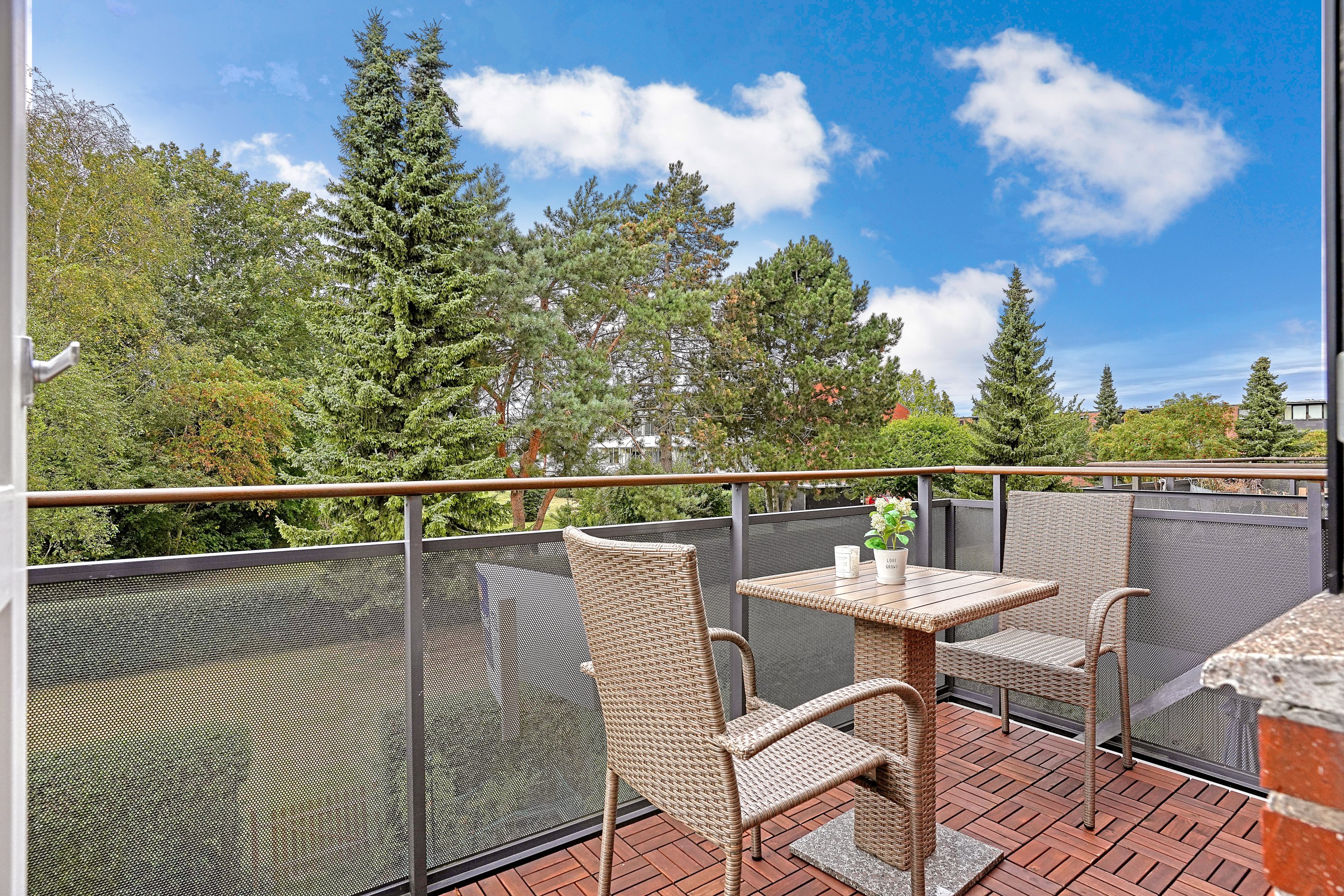 Fremhævet altan billede i fuldskærmstilstand. Billede af Listedvej 96, 1. th., 2770 Kastrup