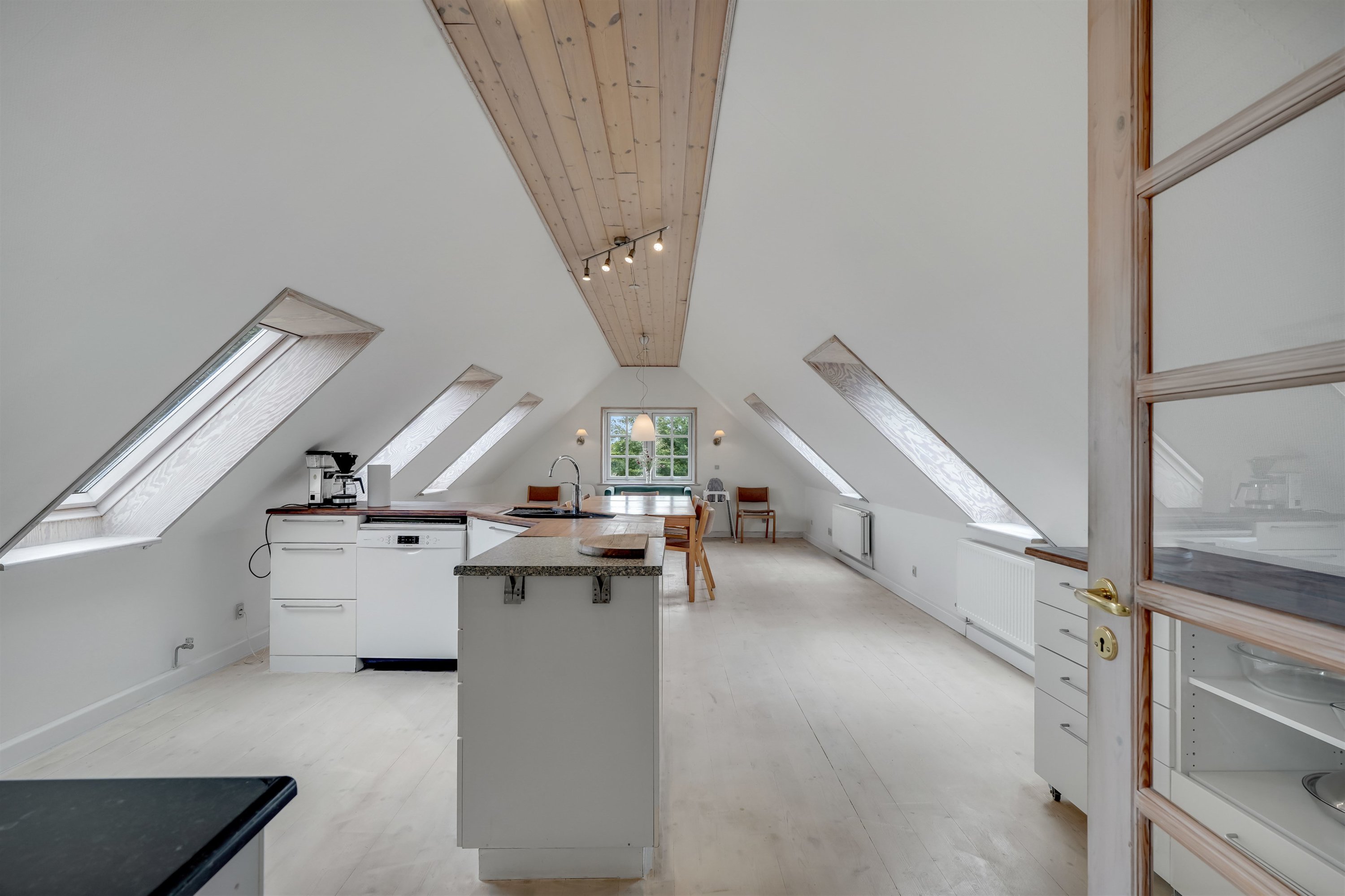 Fremhævet køkken billede i fuldskærmstilstand. Billede af Almstokvej 20, 6623 Vorbasse