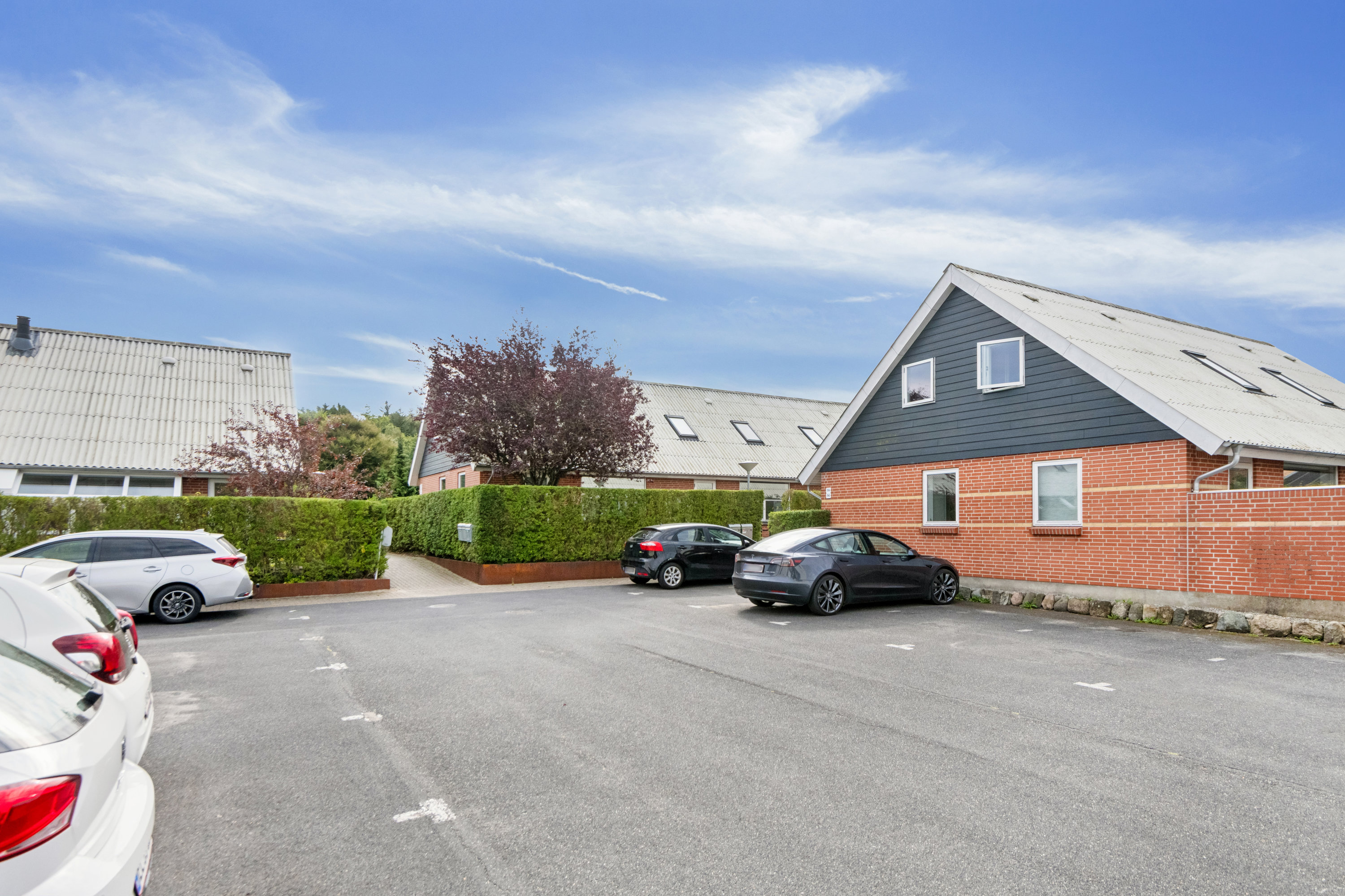 Fremhævet ejendom 1 billede i fuldskærmstilstand. Billede af Knasten 102, 9260 Gistrup