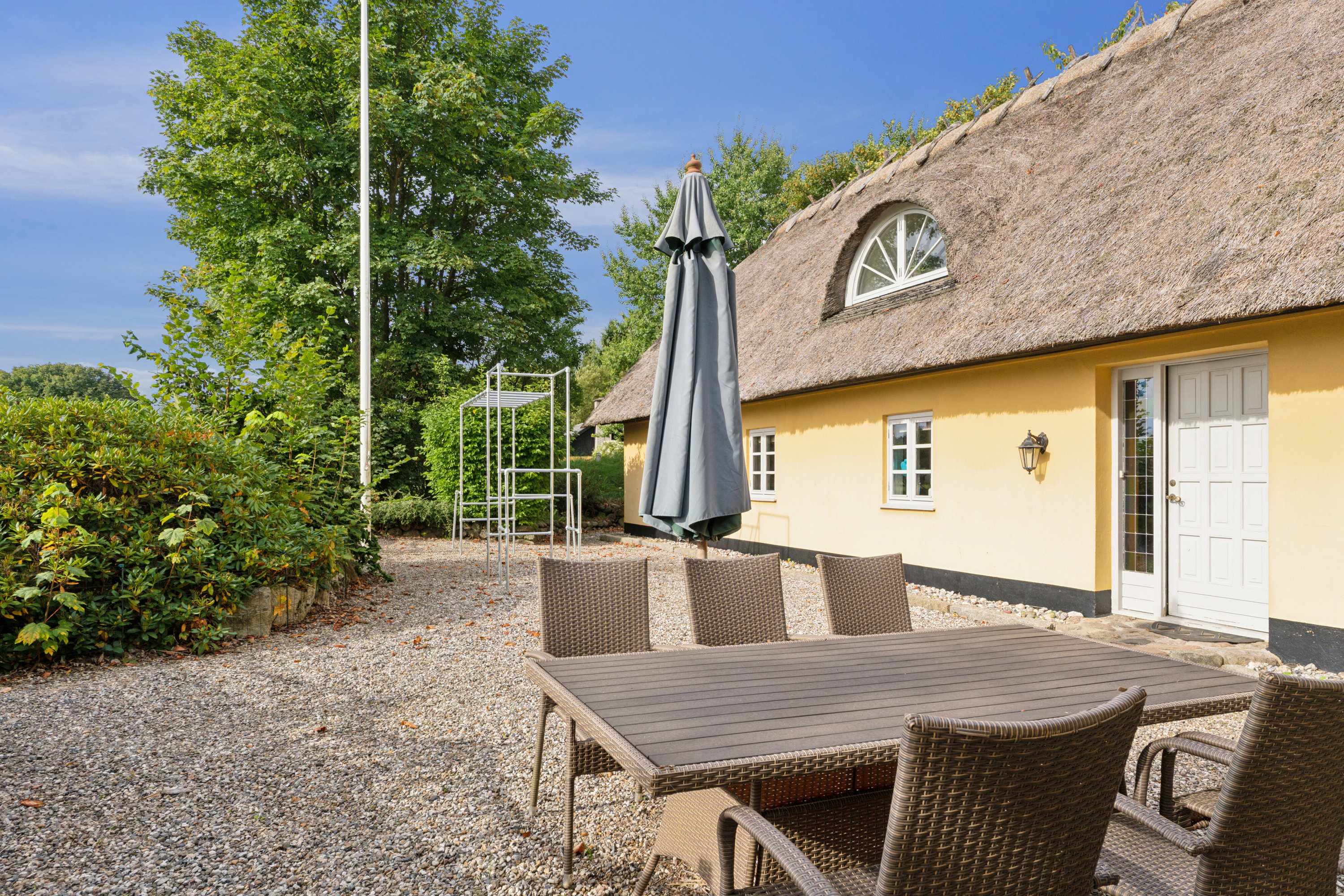 Fremhævet overdækket terrasse billede i fuldskærmstilstand. Billede af Egtvedvej 116, Bølling, 6040 Egtved