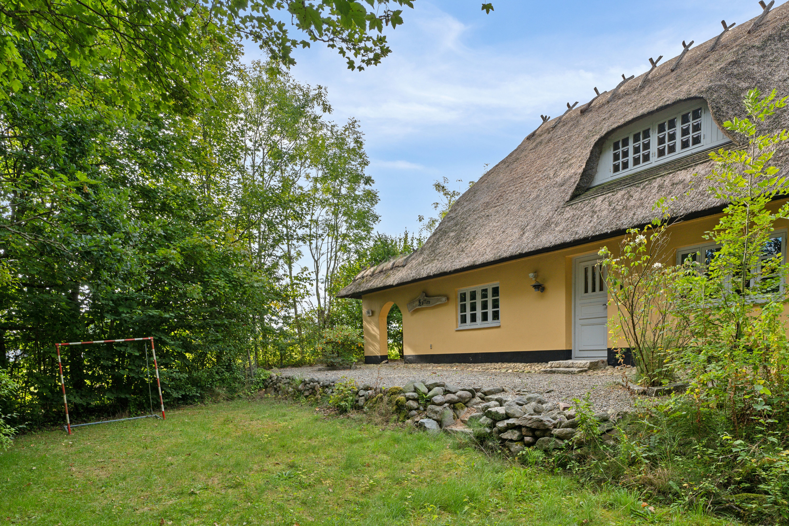 Fremhævet set fra haven billede i fuldskærmstilstand. Billede af Egtvedvej 116, Bølling, 6040 Egtved