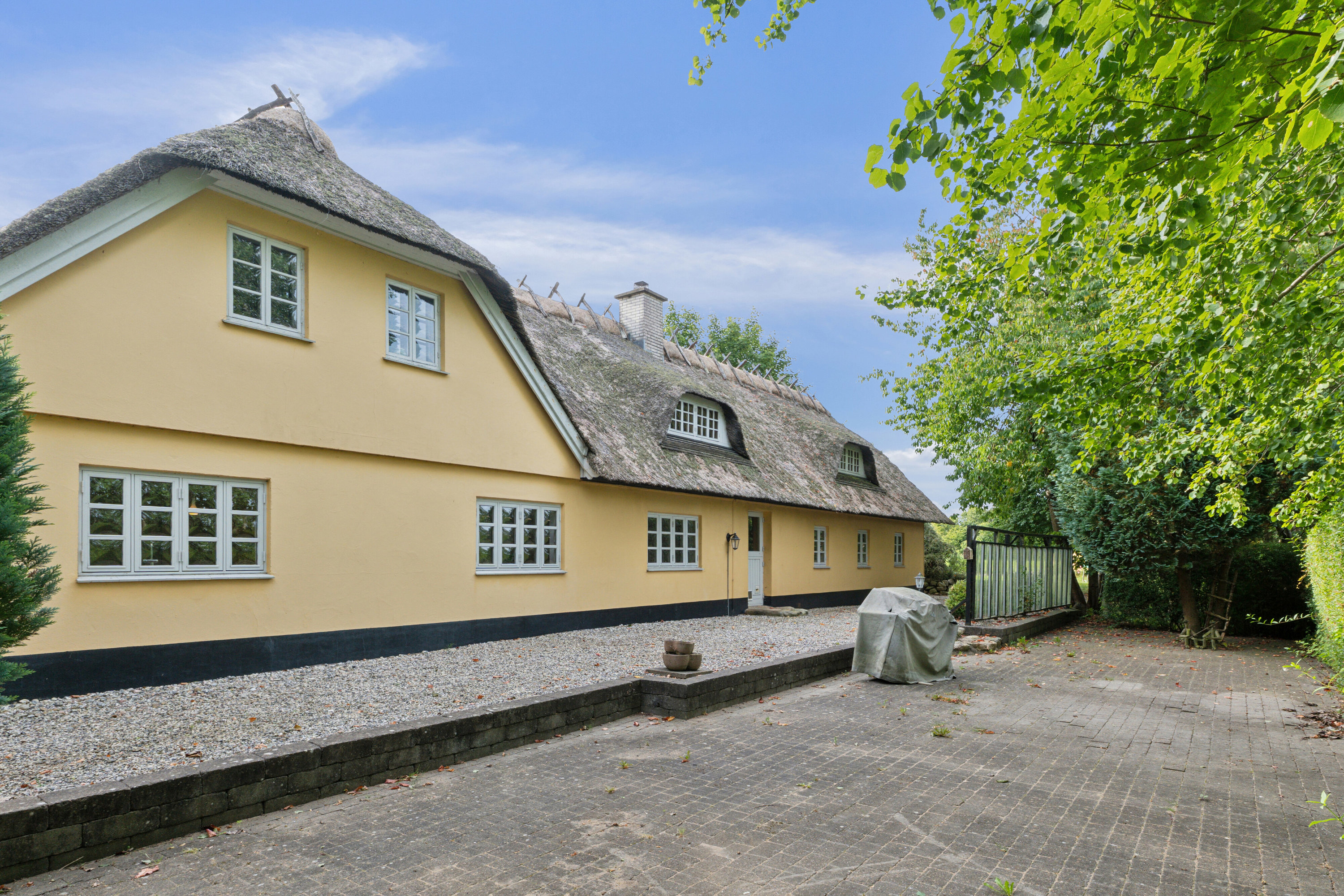 Miniaturebillede 1: set fra vejen. Billede af Egtvedvej 116, Bølling, 6040 Egtved