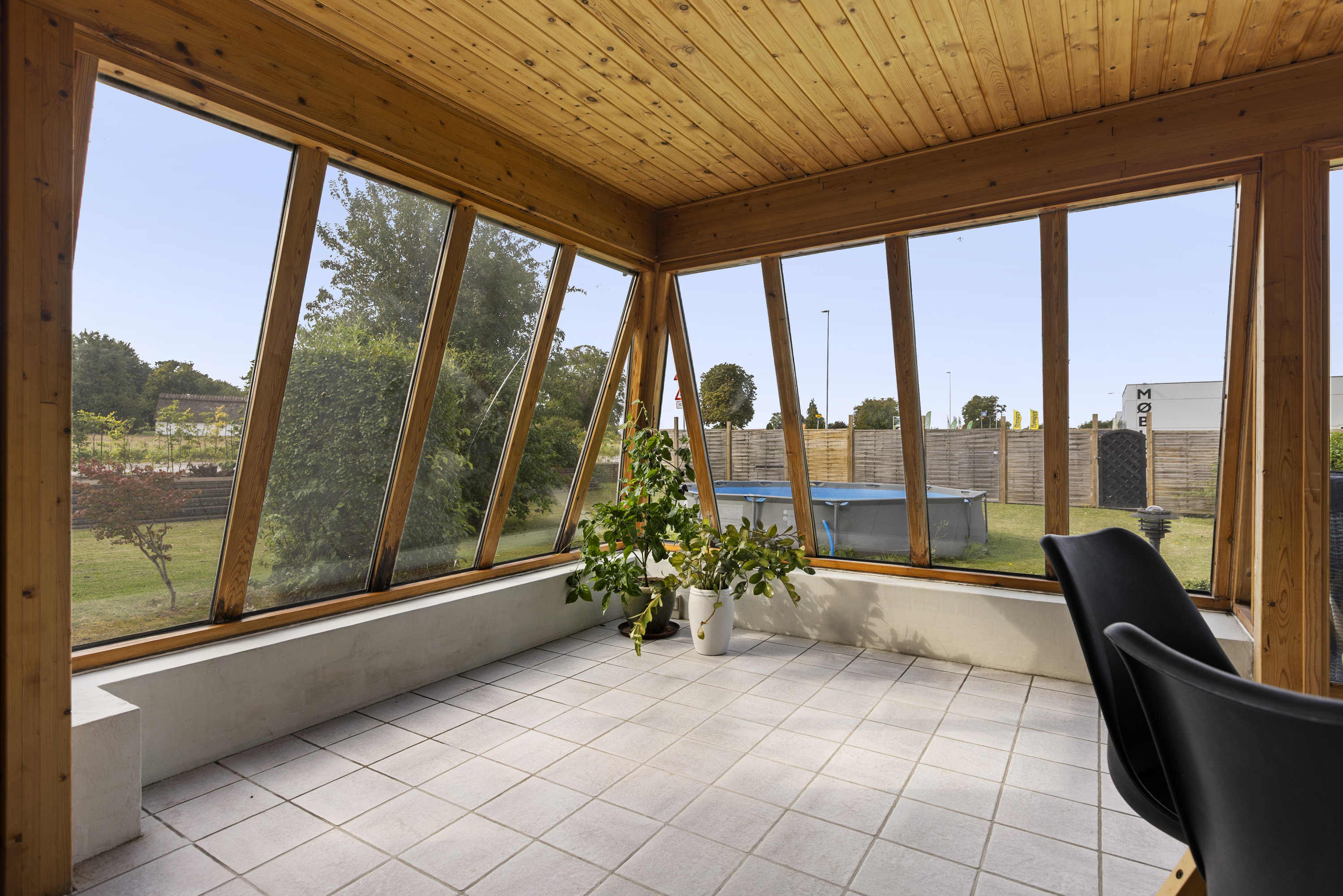 Fremhævet udestue billede i fuldskærmstilstand. Billede af Elmevej 24, 4171 Glumsø