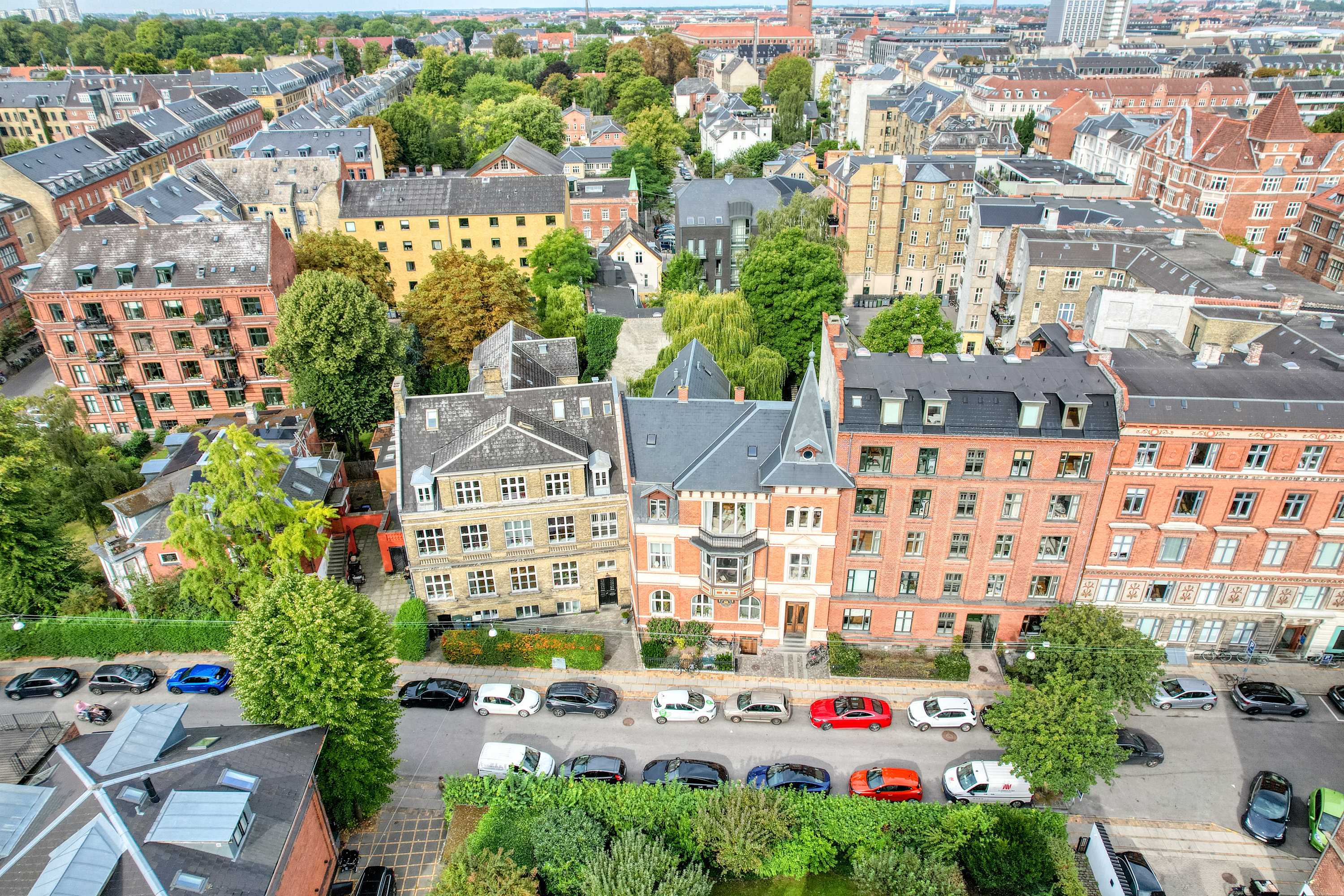 Fremhævet andet billede i fuldskærmstilstand. Billede af Amicisvej 21, 1., 1852 Frederiksberg C