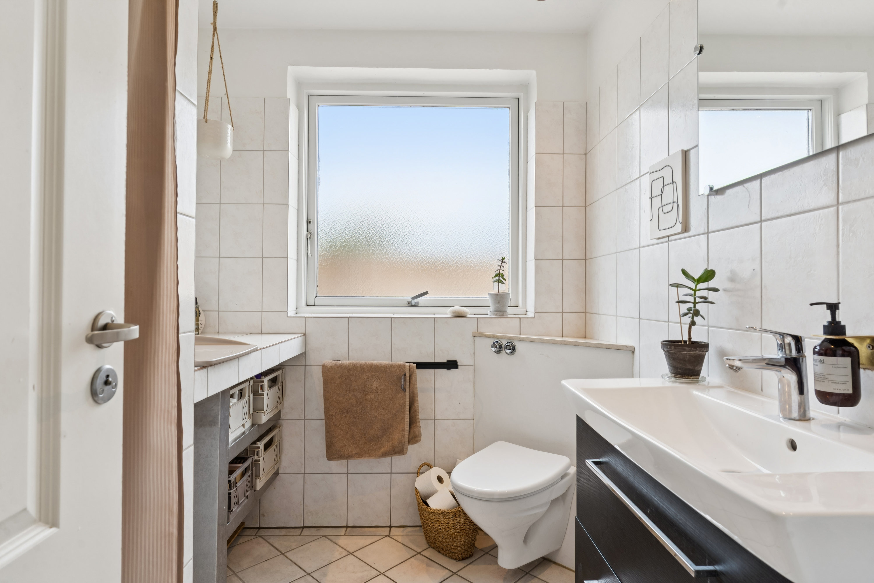 Fremhævet badeværelse billede i fuldskærmstilstand. Billede af Klirevænget 71, 2880 Bagsværd