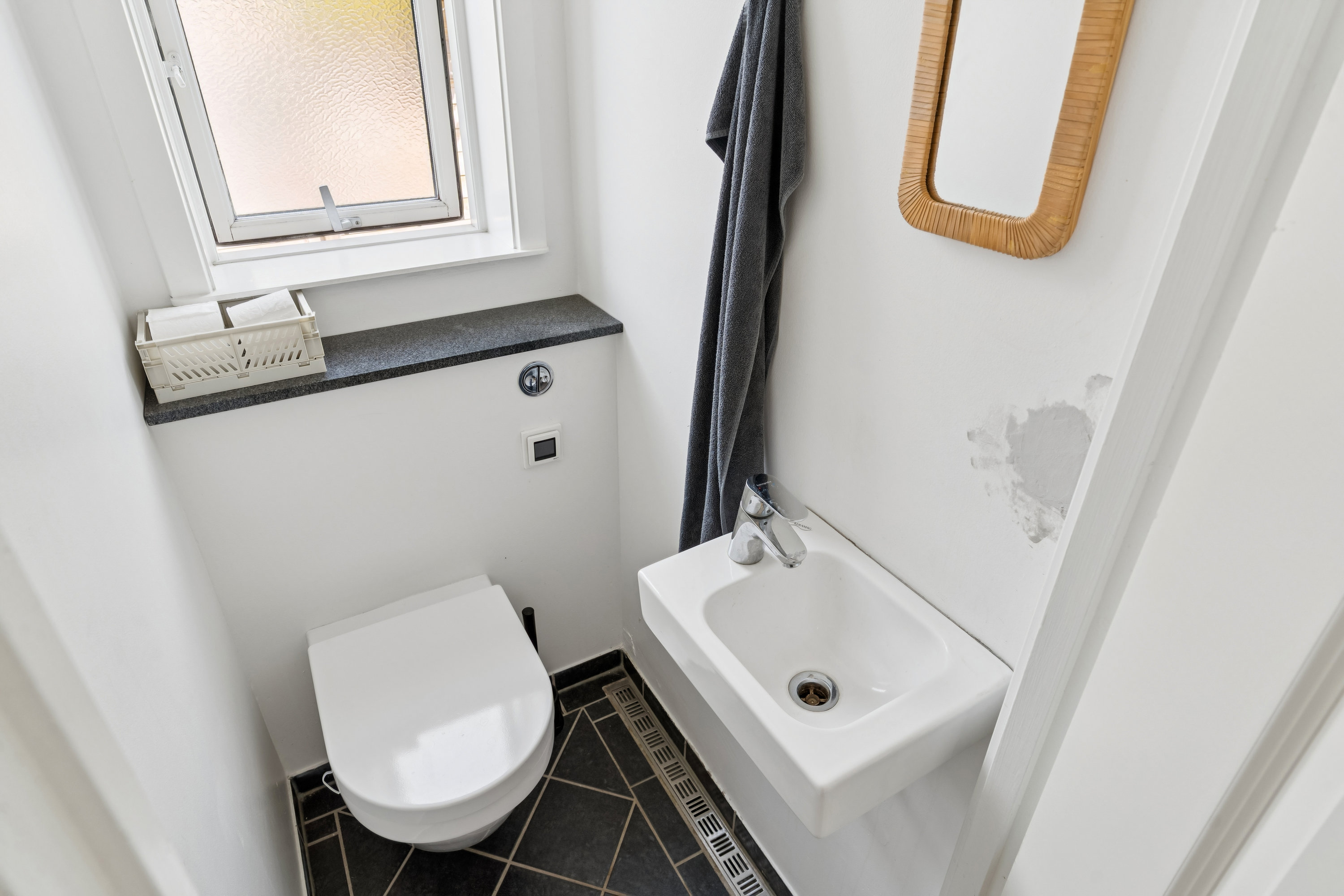 Fremhævet badeværelse billede i fuldskærmstilstand. Billede af Klirevænget 71, 2880 Bagsværd