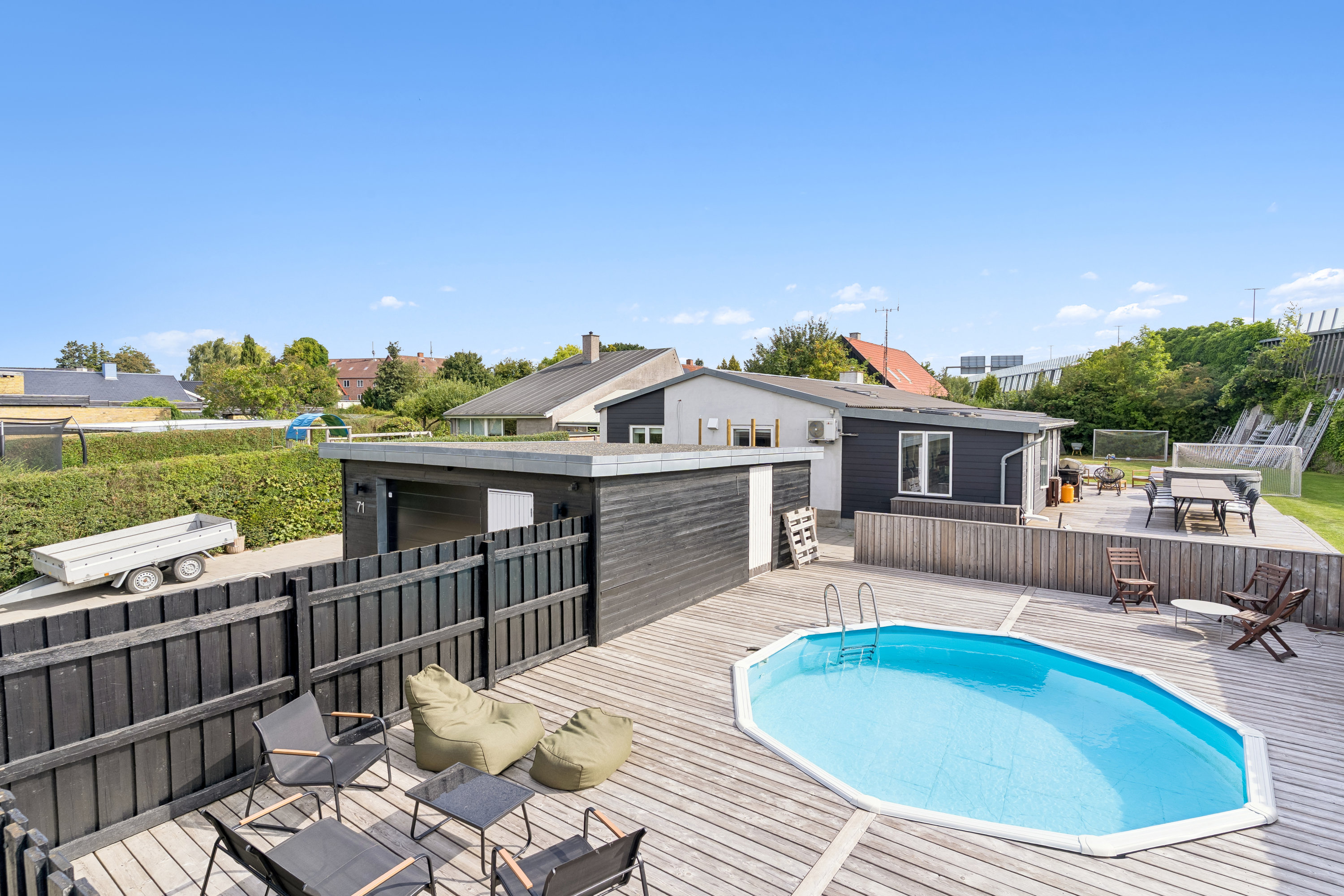 Fremhævet terrasse billede i fuldskærmstilstand. Billede af Klirevænget 71, 2880 Bagsværd