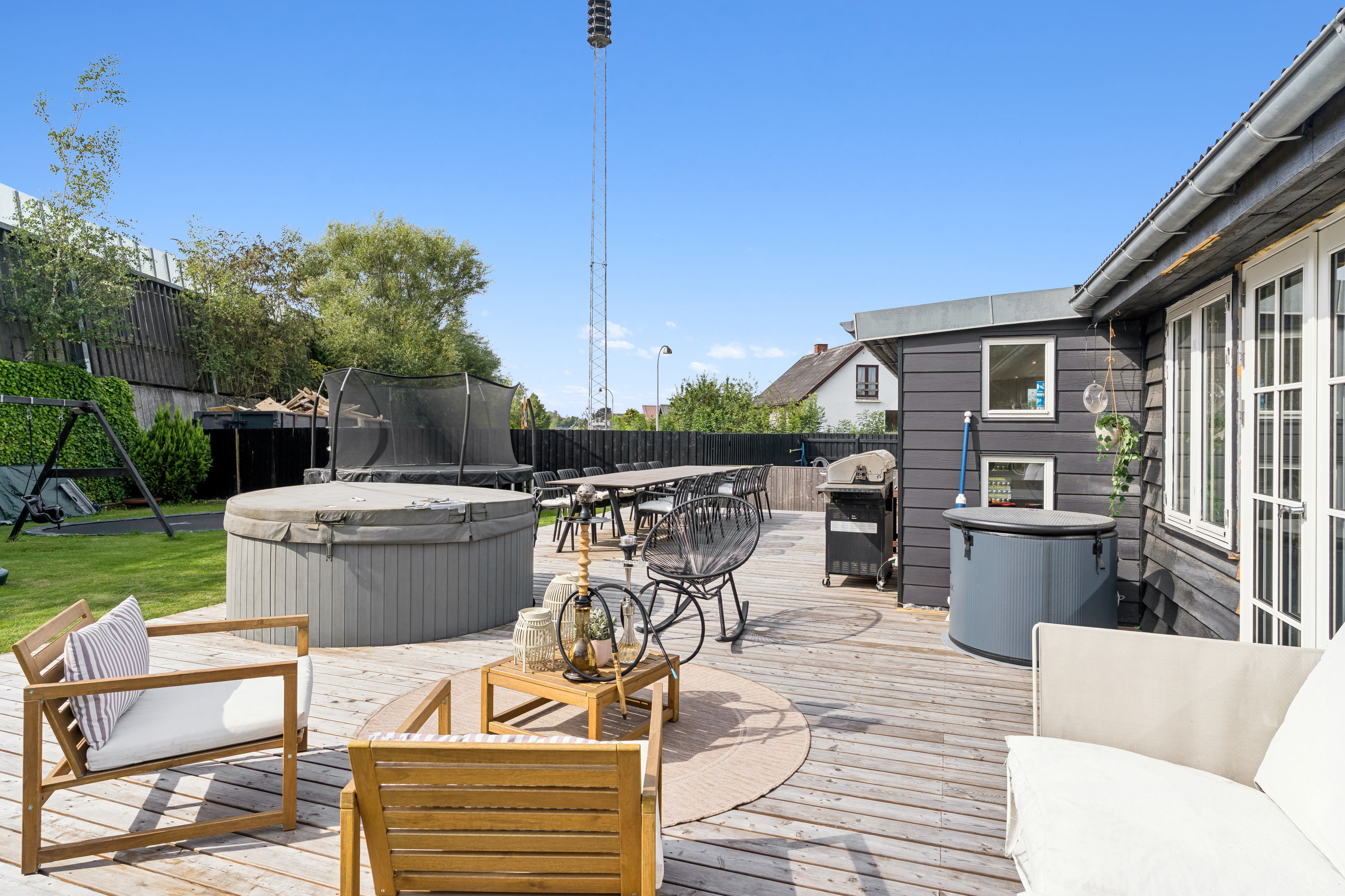 Fremhævet terrasse billede i fuldskærmstilstand. Billede af Klirevænget 71, 2880 Bagsværd