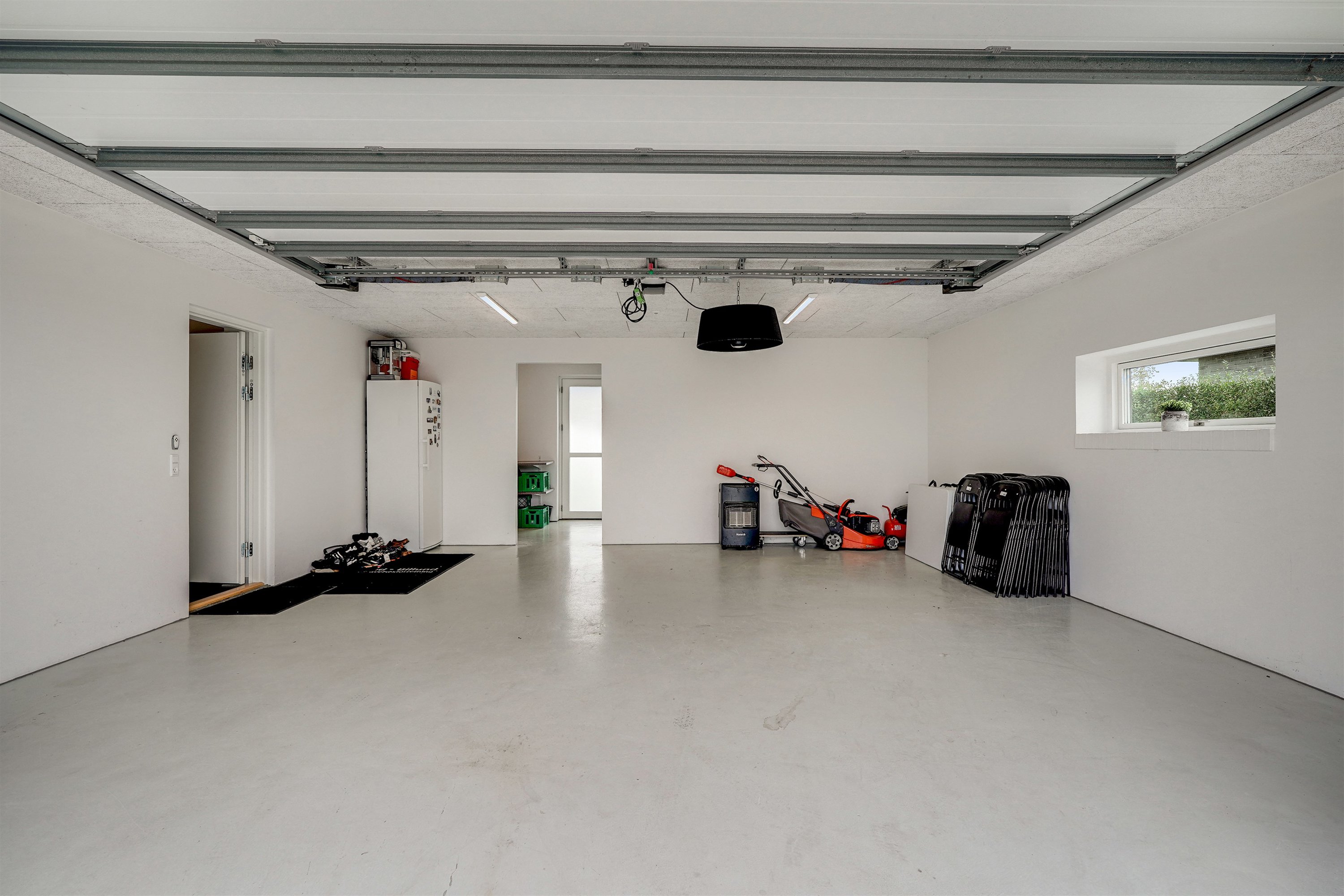 Fremhævet garage billede i fuldskærmstilstand. Billede af Tusindbenet 7, 7190 Billund