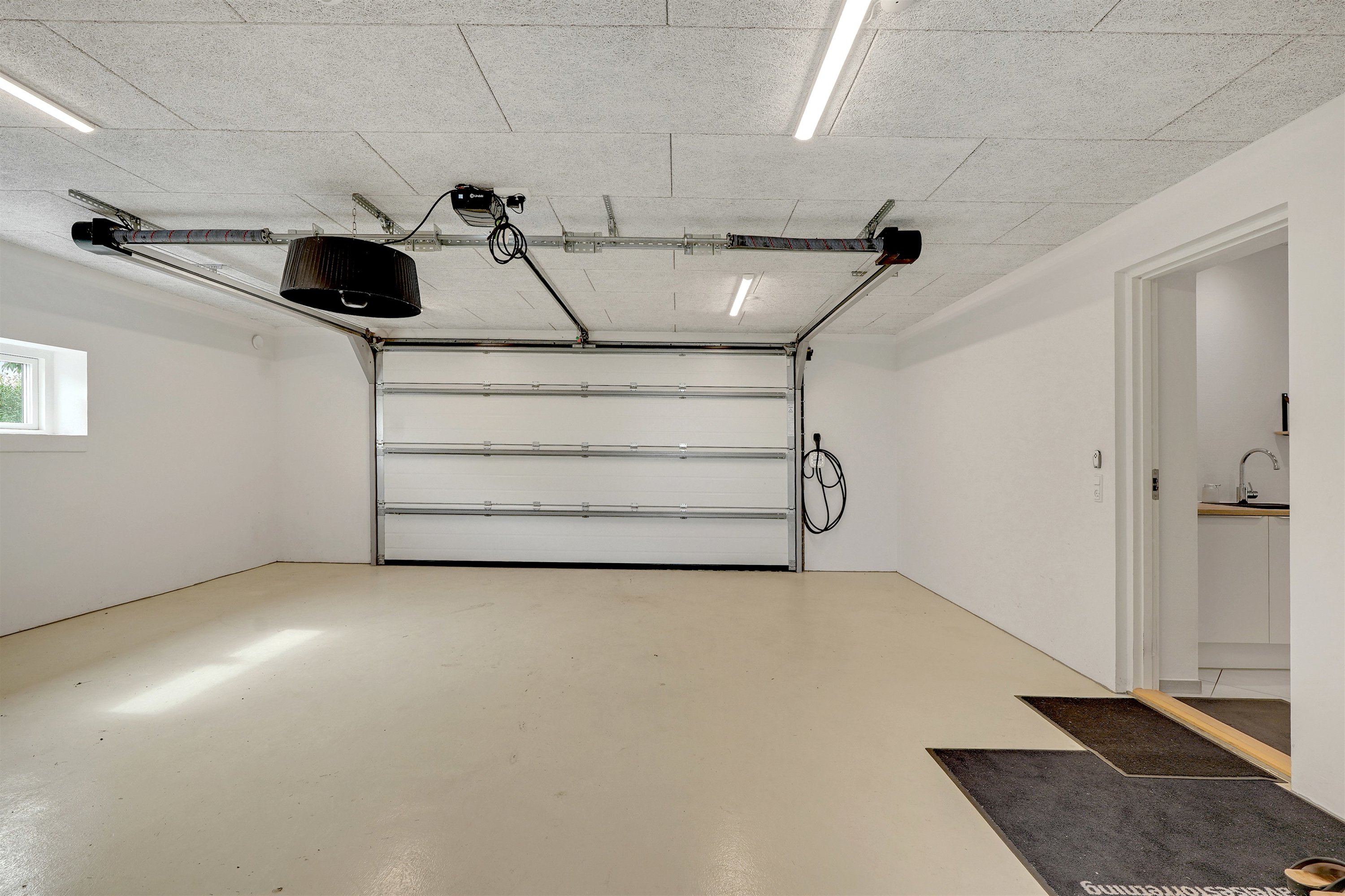 Fremhævet garage billede i fuldskærmstilstand. Billede af Tusindbenet 7, 7190 Billund