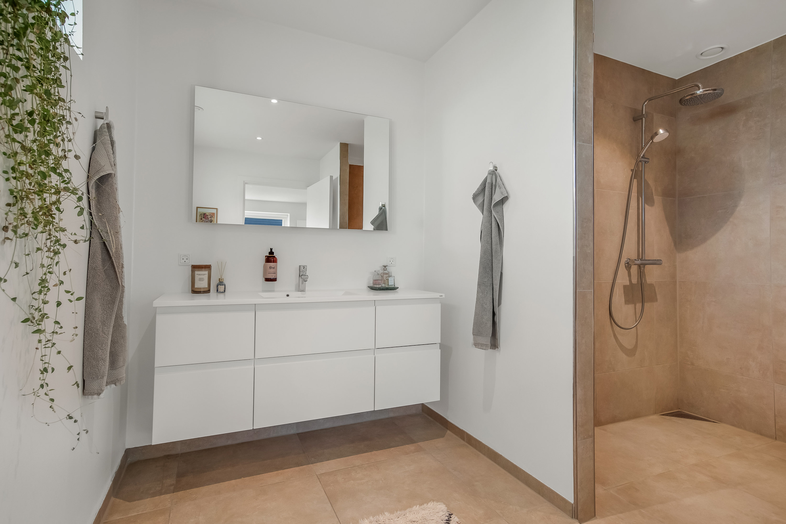 Fremhævet badeværelse billede i fuldskærmstilstand. Billede af Furesøvej 18, 7500 Holstebro