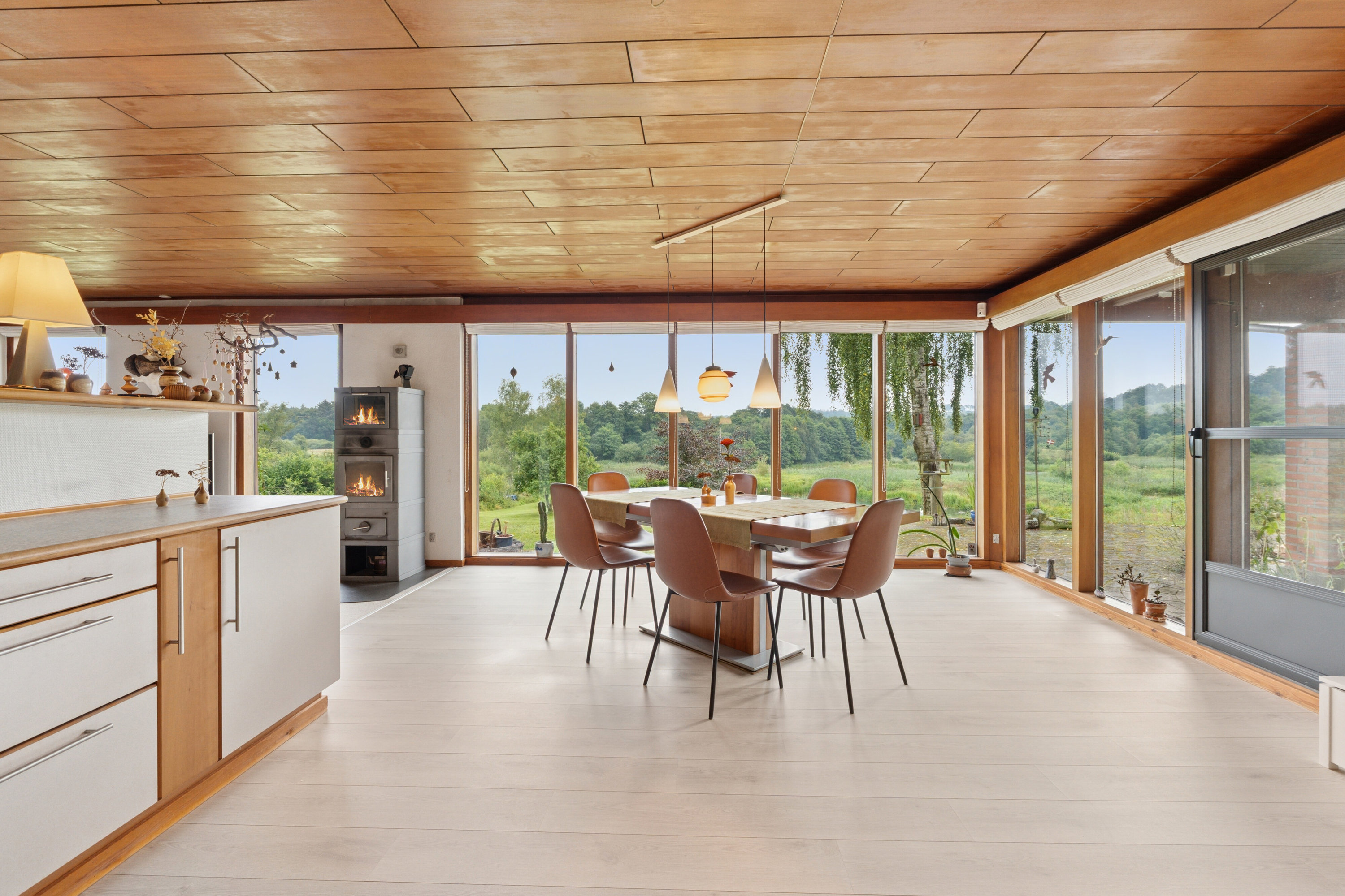 Fremhævet spisestue billede i fuldskærmstilstand. Billede af Spjarupvej 6, 6040 Egtved