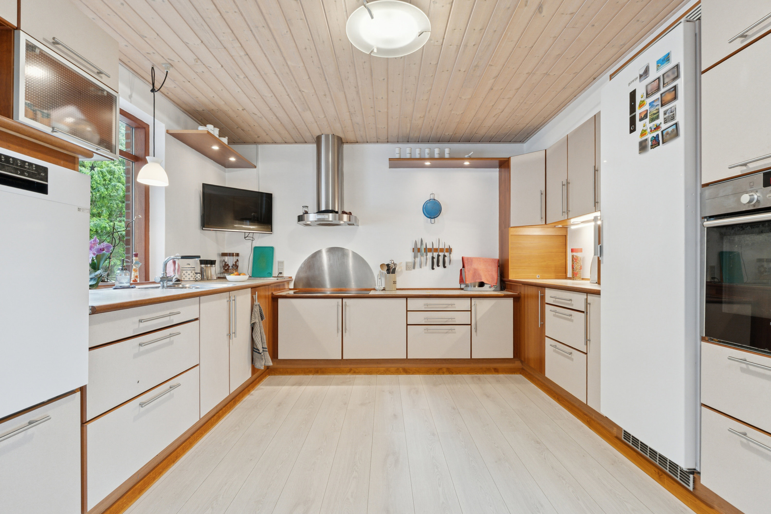 Fremhævet køkken billede i fuldskærmstilstand. Billede af Spjarupvej 6, 6040 Egtved