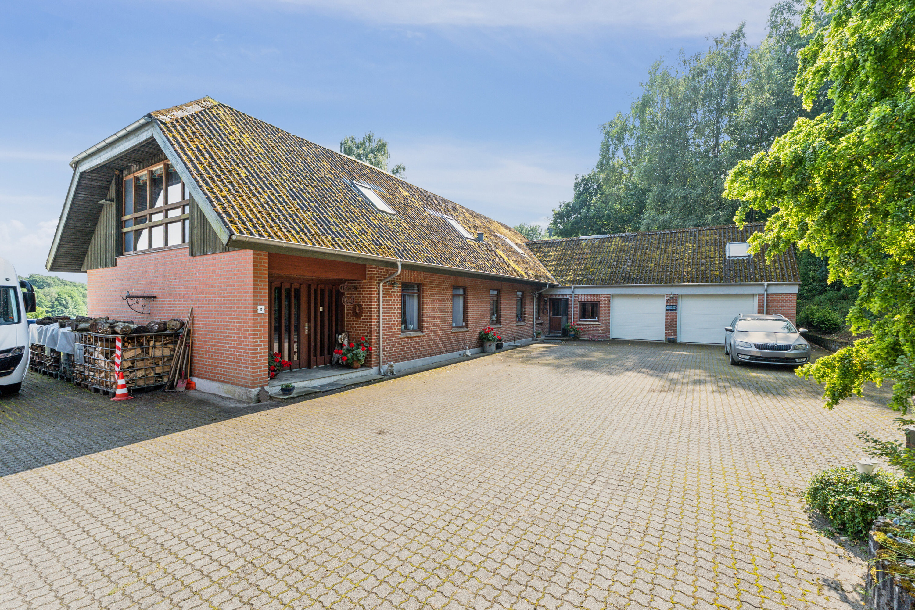 Fremhævet set fra vejen billede i fuldskærmstilstand. Billede af Spjarupvej 6, 6040 Egtved