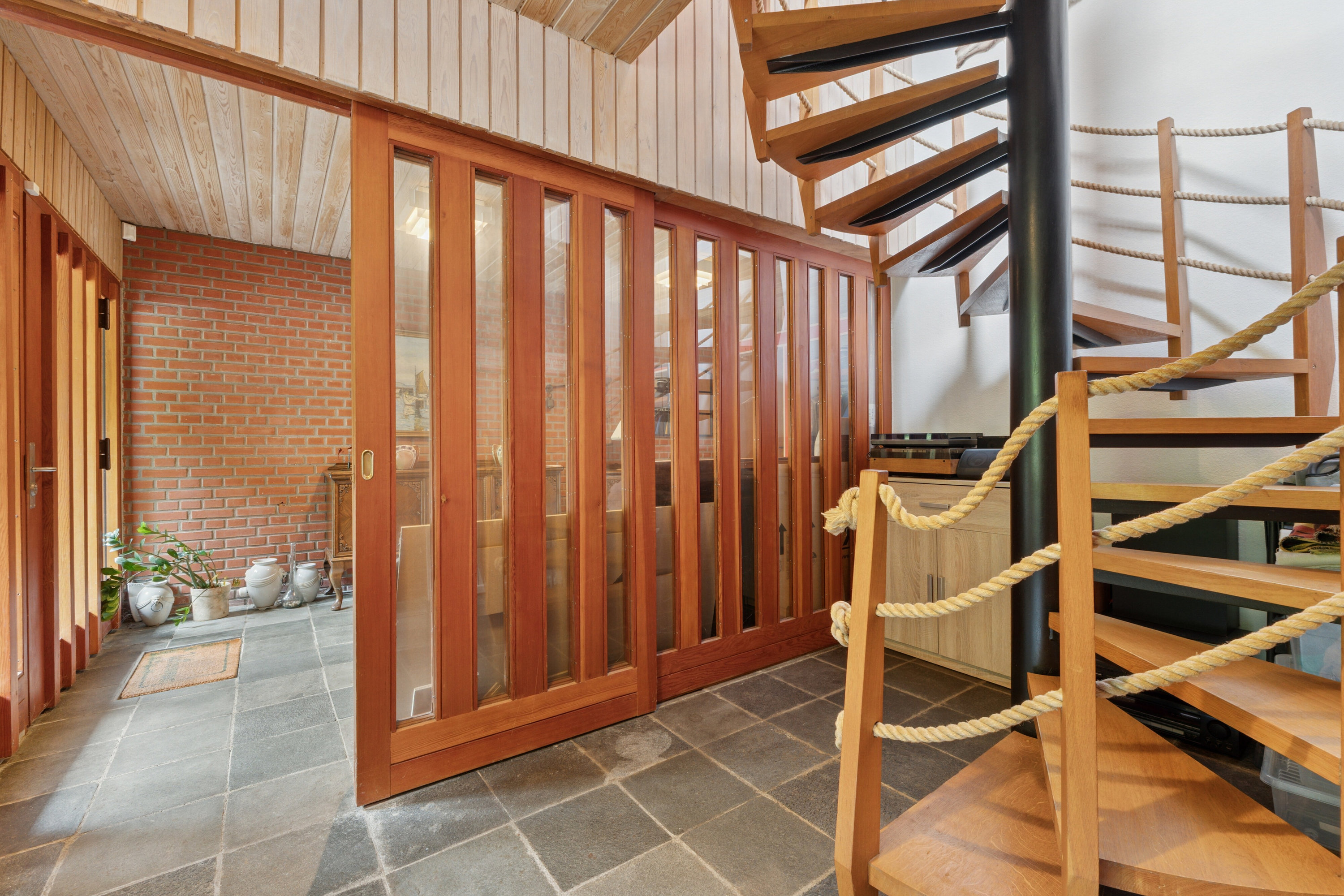 Fremhævet trappe billede i fuldskærmstilstand. Billede af Spjarupvej 6, 6040 Egtved